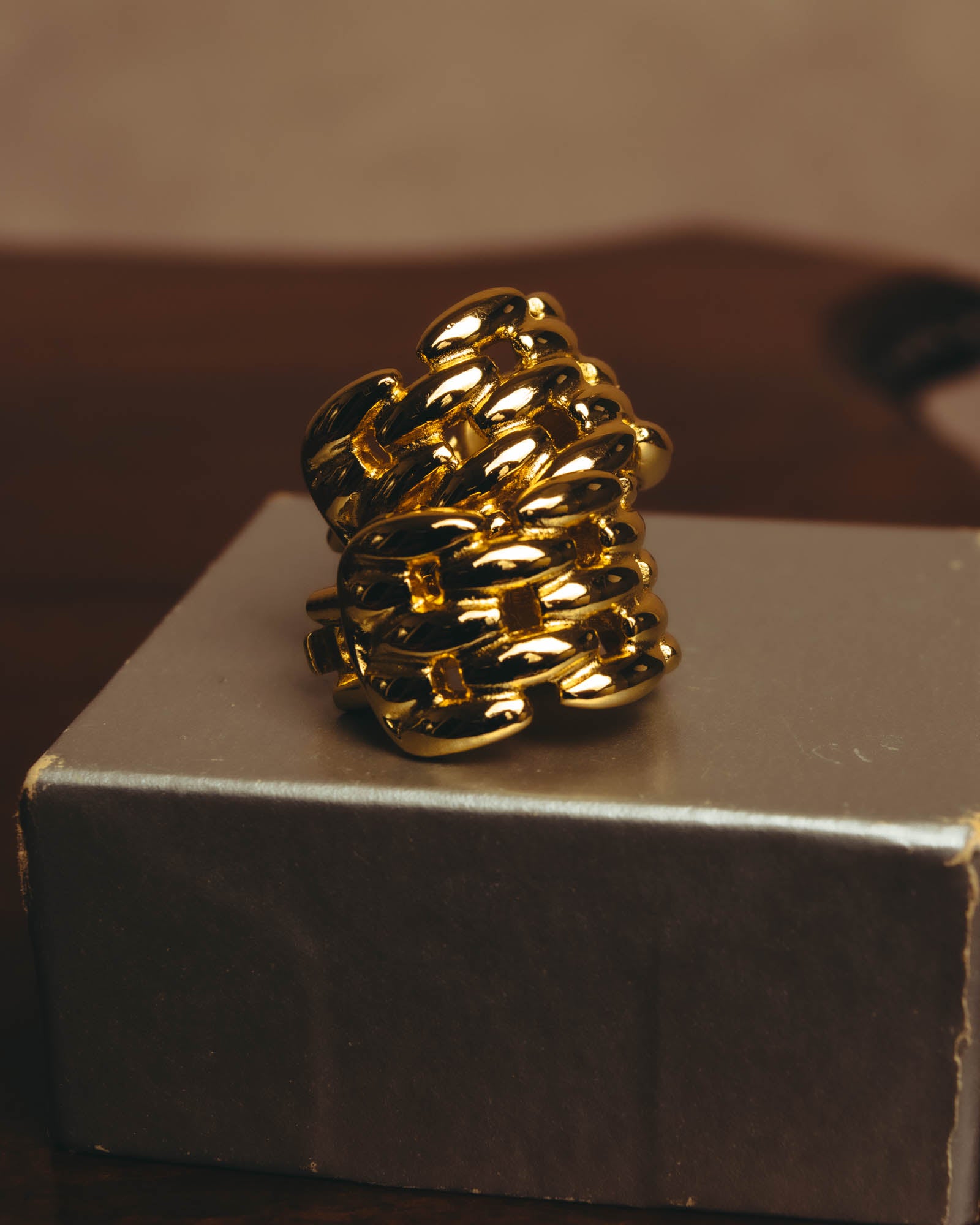 "Christian Dior" 80's-90's Gold chain clip-on earrings