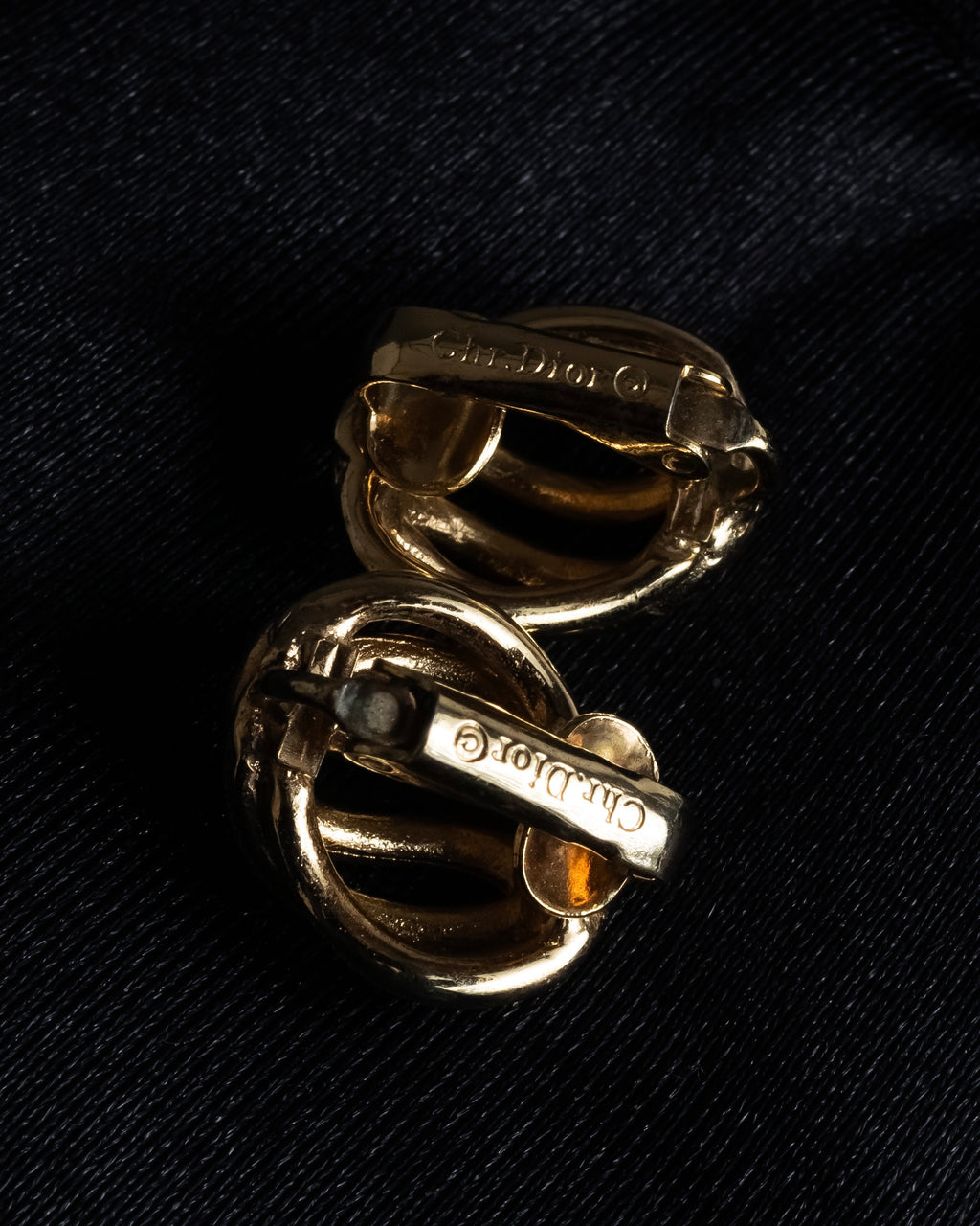 "Christian Dior" Twisted dome-shaped design earring