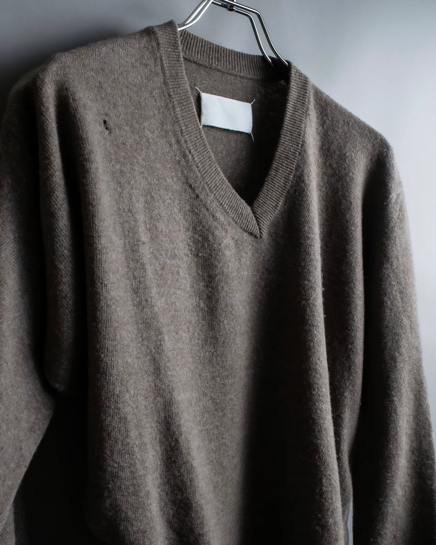 "MAISON MARGIELA 2005's AW  " Twisted detail V-neck knit