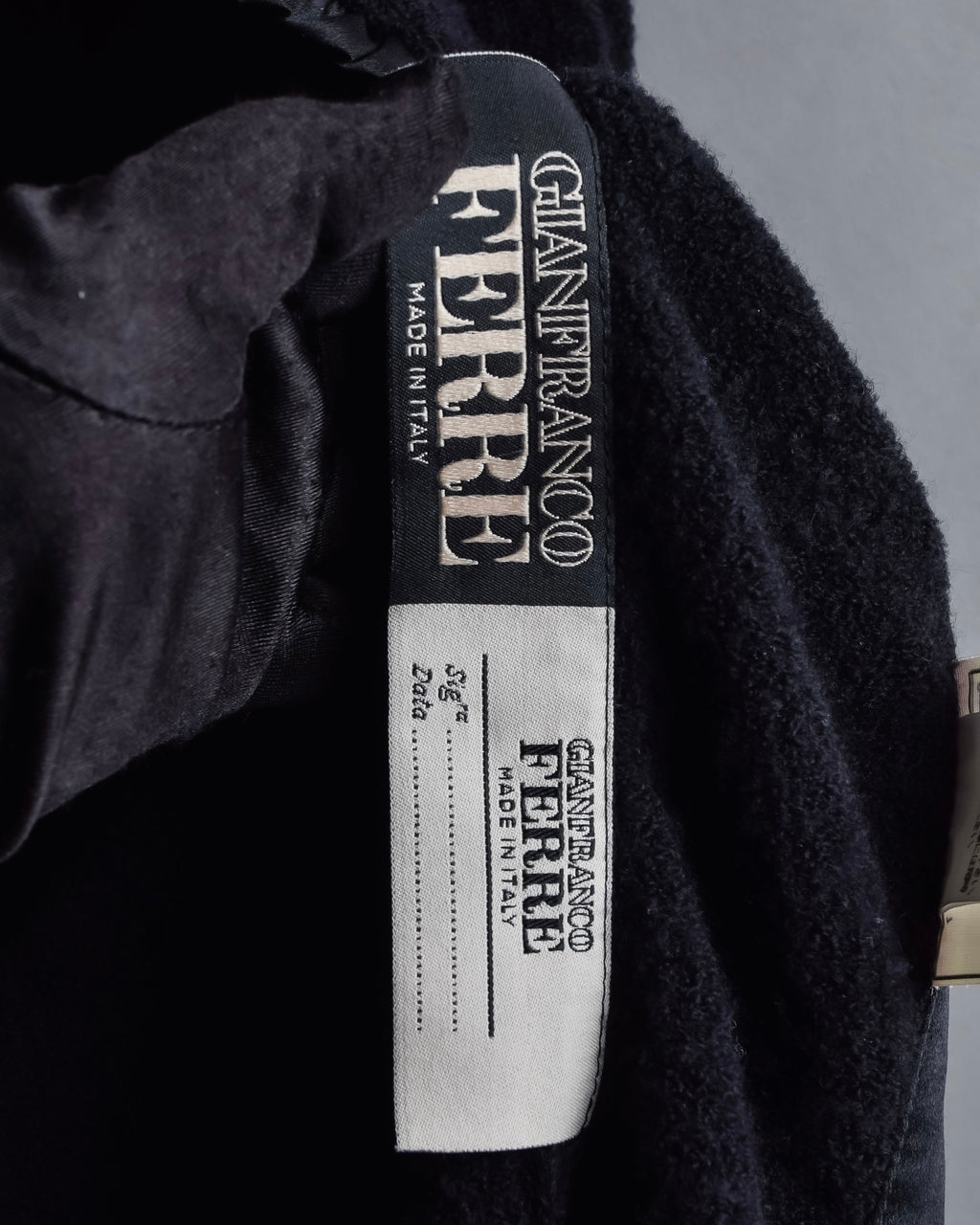 "GIANFRANCO FERRE" Structured wool satin ruffle inner detail set up