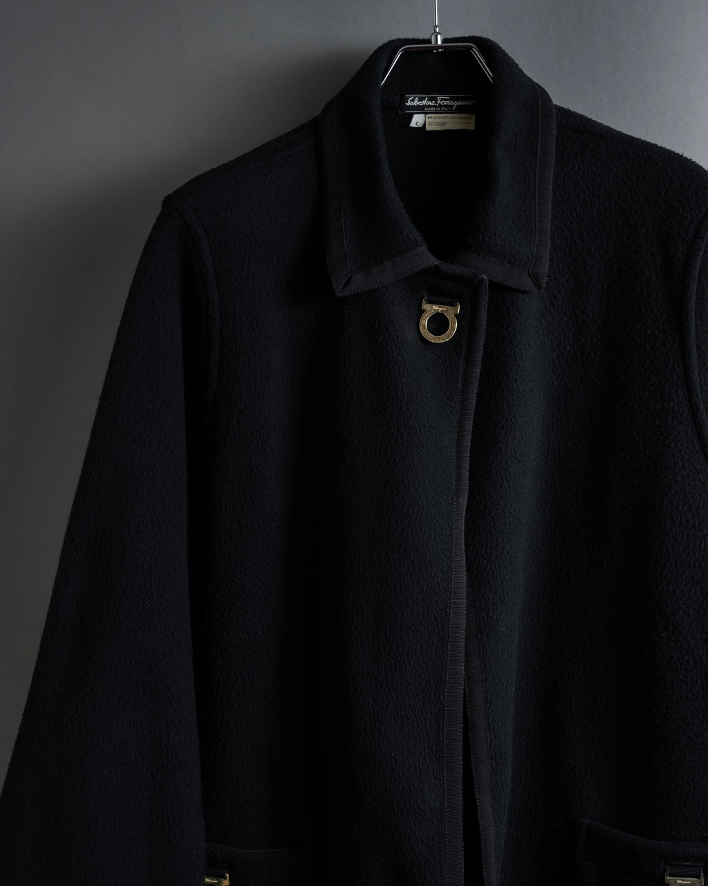 "Salvatore Ferragamo" 90's-00's Gancini motif design box silhouette jacket