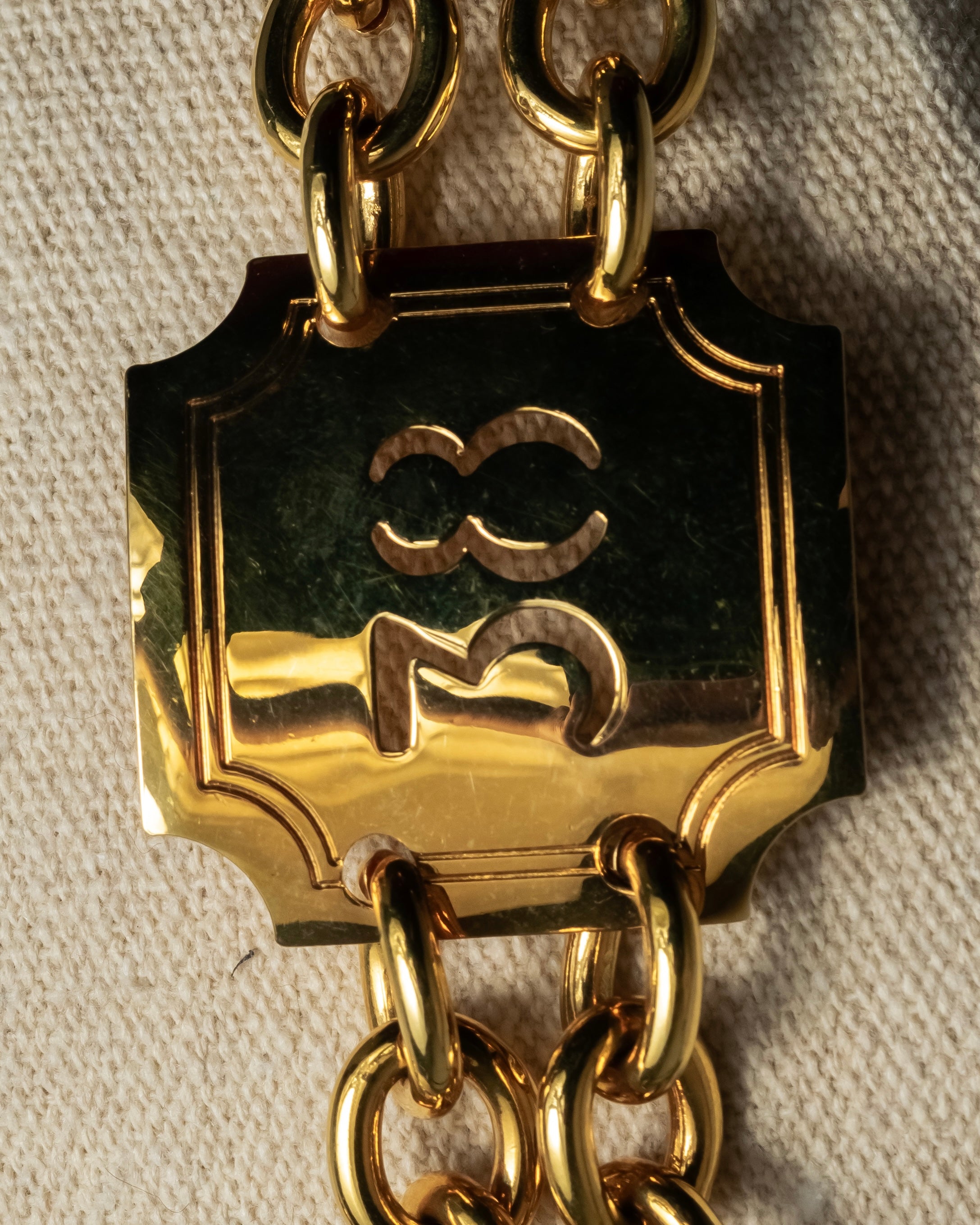 "CELINE" AVENUE MONTAIGNE 38 design gold necklace & belt