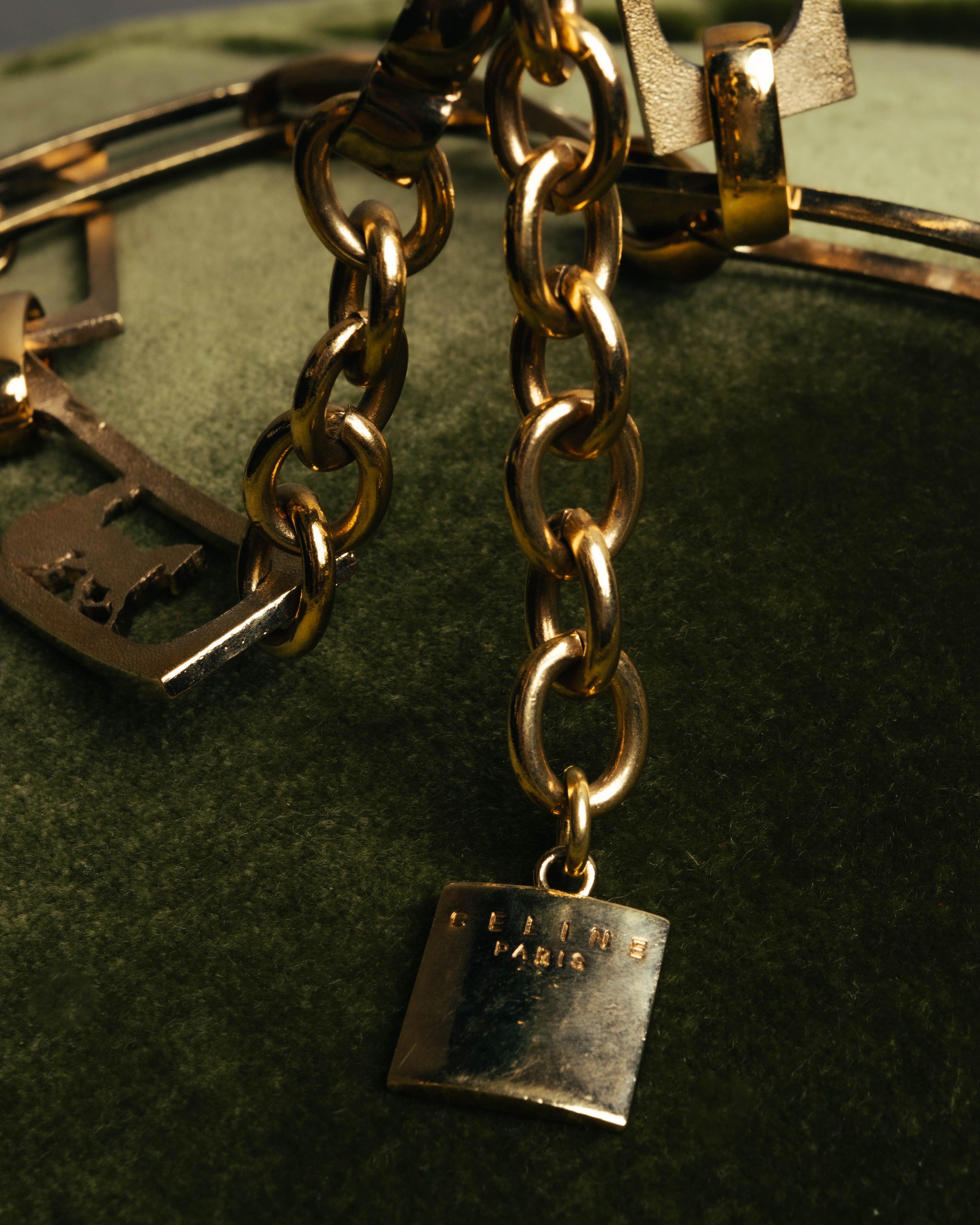 "CELINE" 70's-80's Sulky motif gold metal chain belt