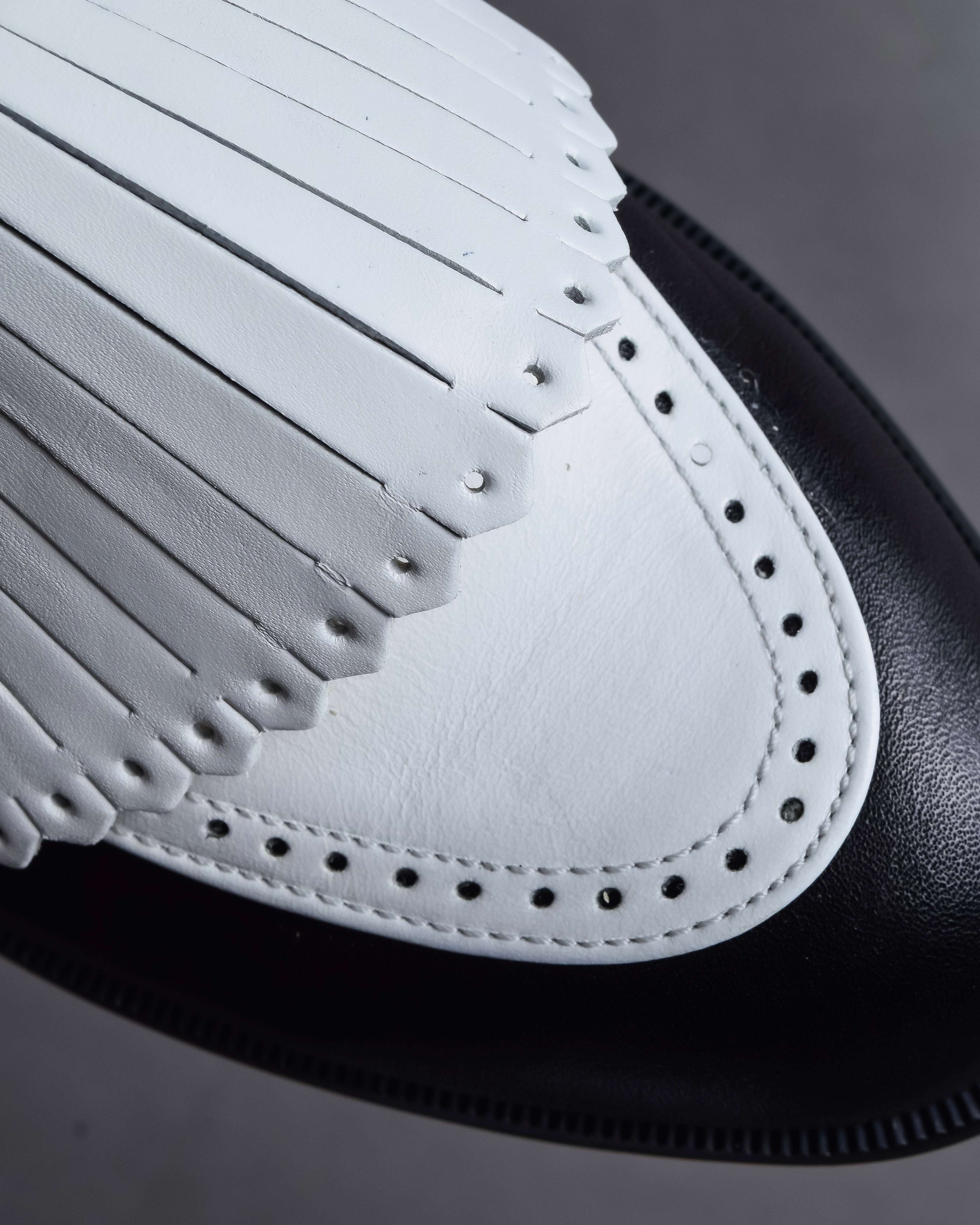 "BALENCIAGA" Two-tone fringe design leather golf shoes