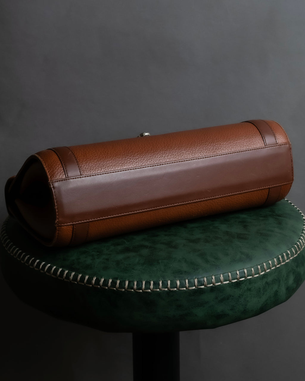 "BURBERRYS" Horizontal design camel grained leather bag