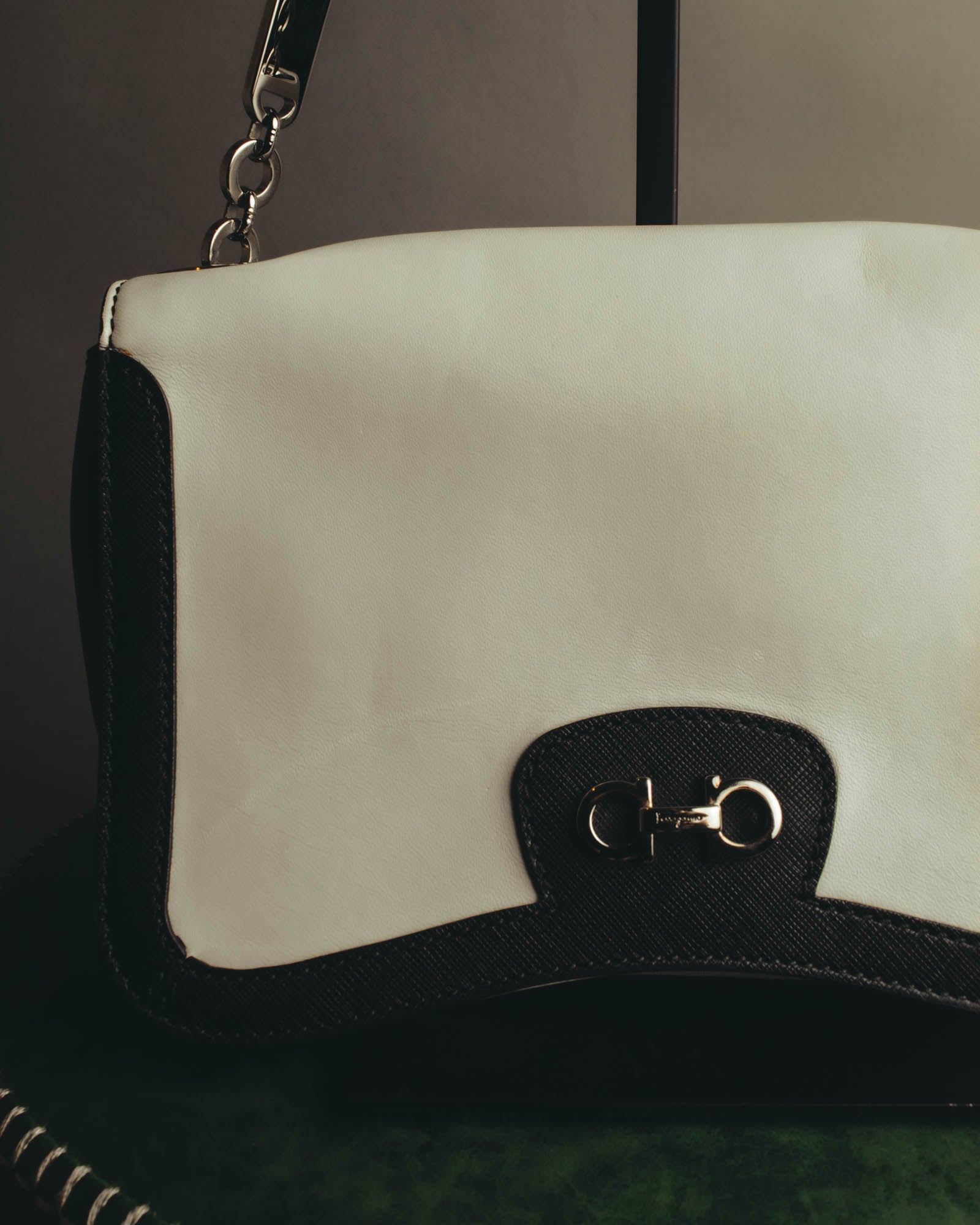 "Salvatore Ferragamo" 10's Bicolor leather chain shoulder bag