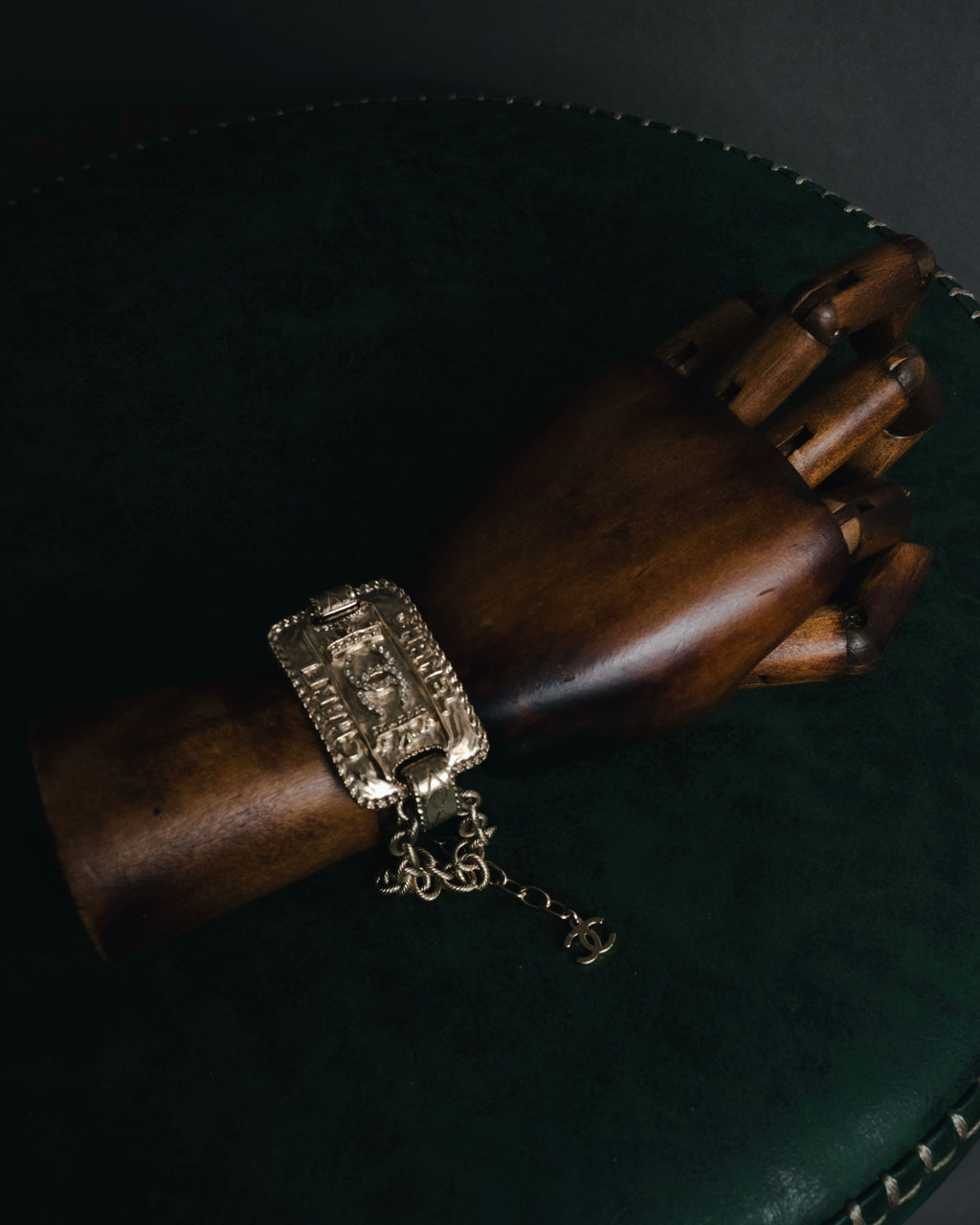 –SPECIAL– "CHANEL"
21's Vintage-inspired ornate plaque rope chain bracelet