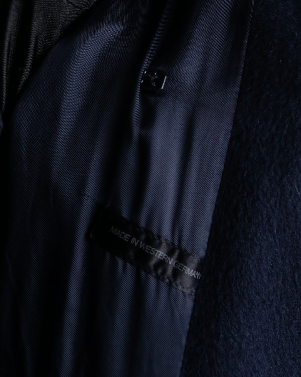 "BALENCIAGA" Peak lapel double-breasted chester coat