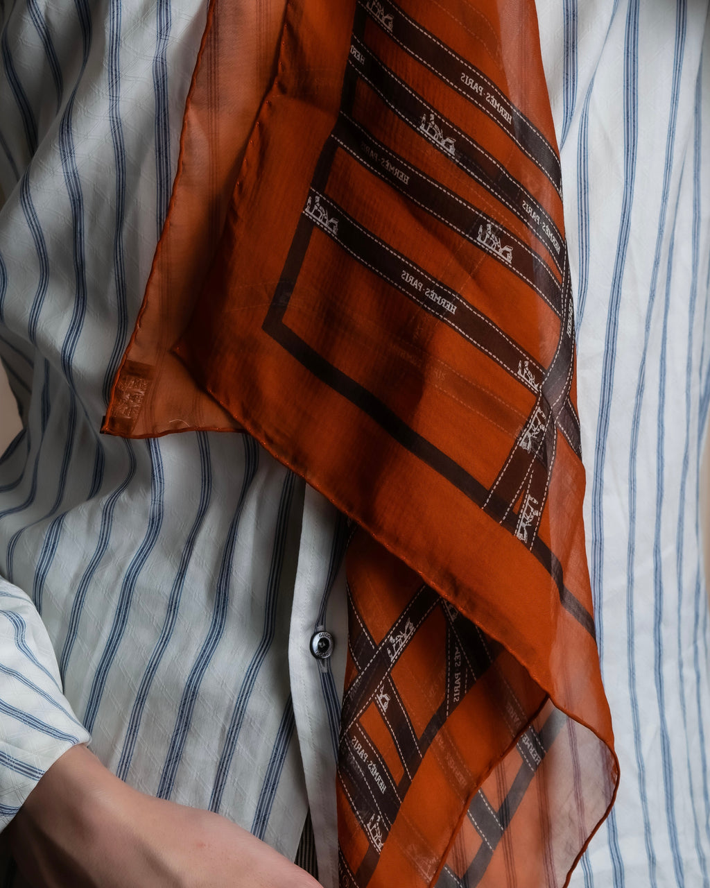 "HERMES" Logo engraved ribbon design scarf