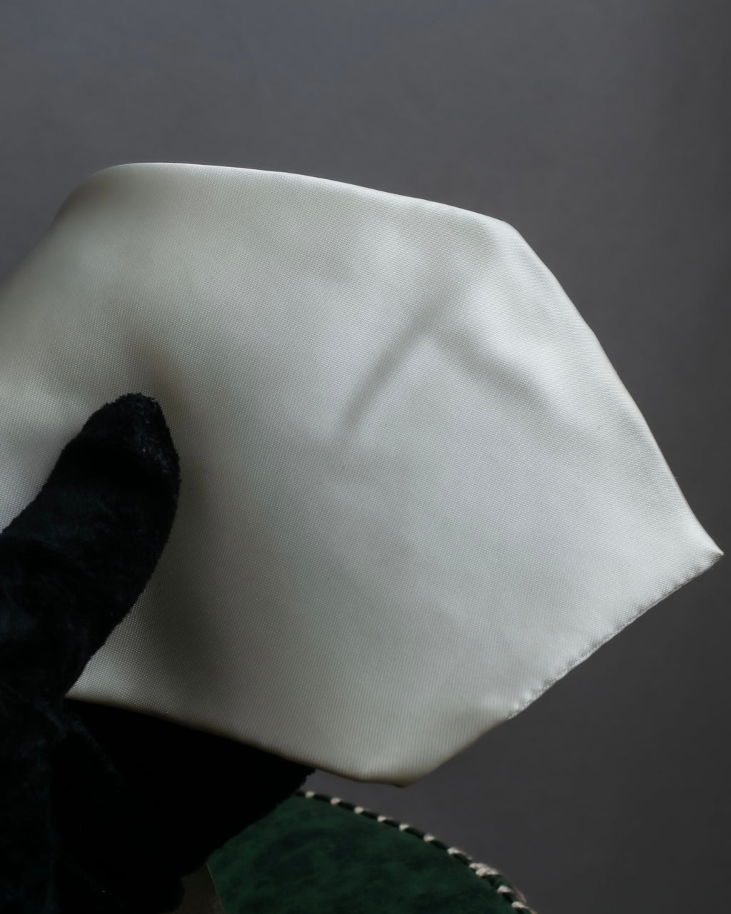 "COMME des GARCONS HOMME PLUS" Beautiful glossy cupra white necktie