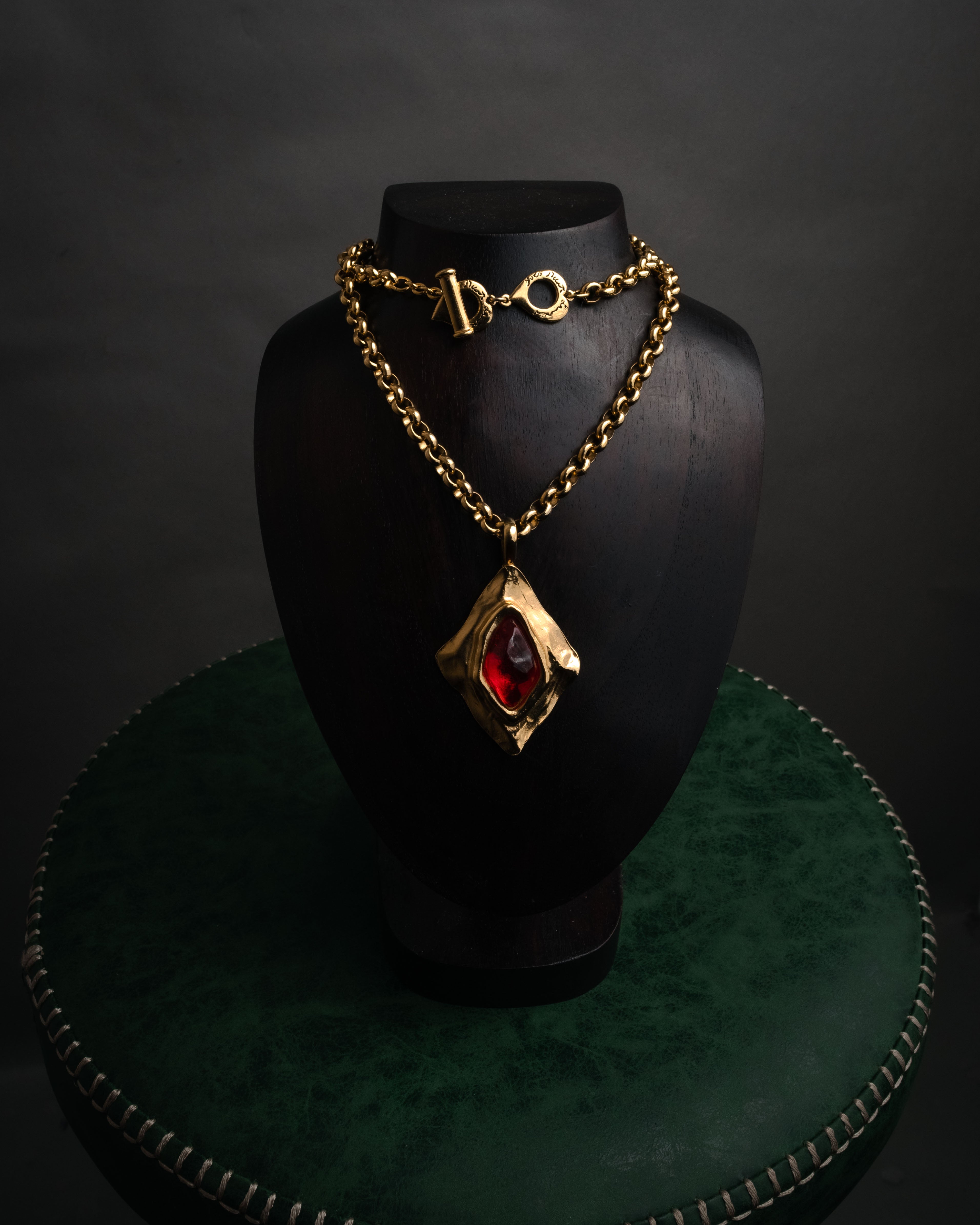 –SPECIAL– “Yves Saint Laurent”
80’s-90’s Sculptural red stone statement necklace