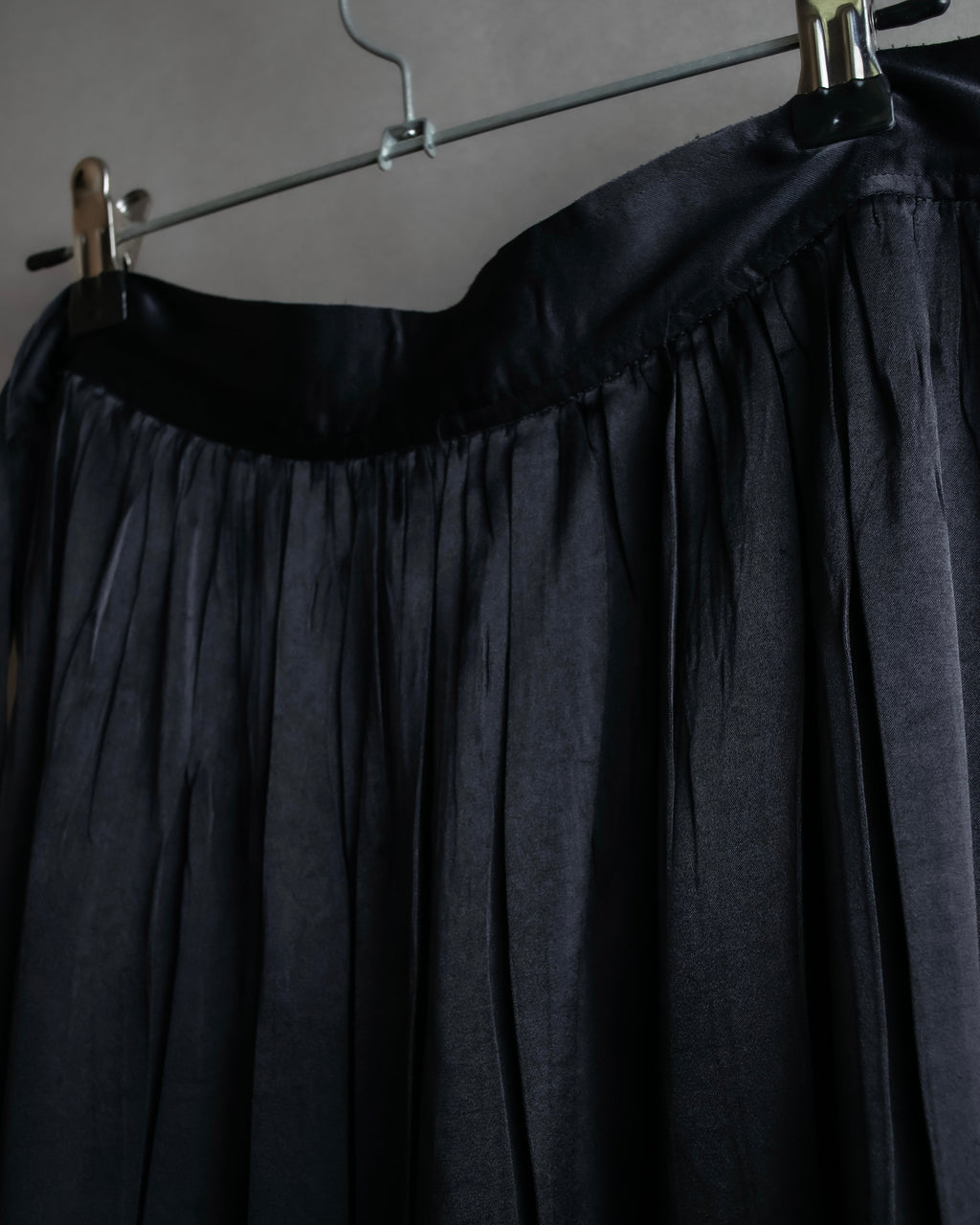 "ISSEY MIYAKE" Ribbon belt design pleats skirt