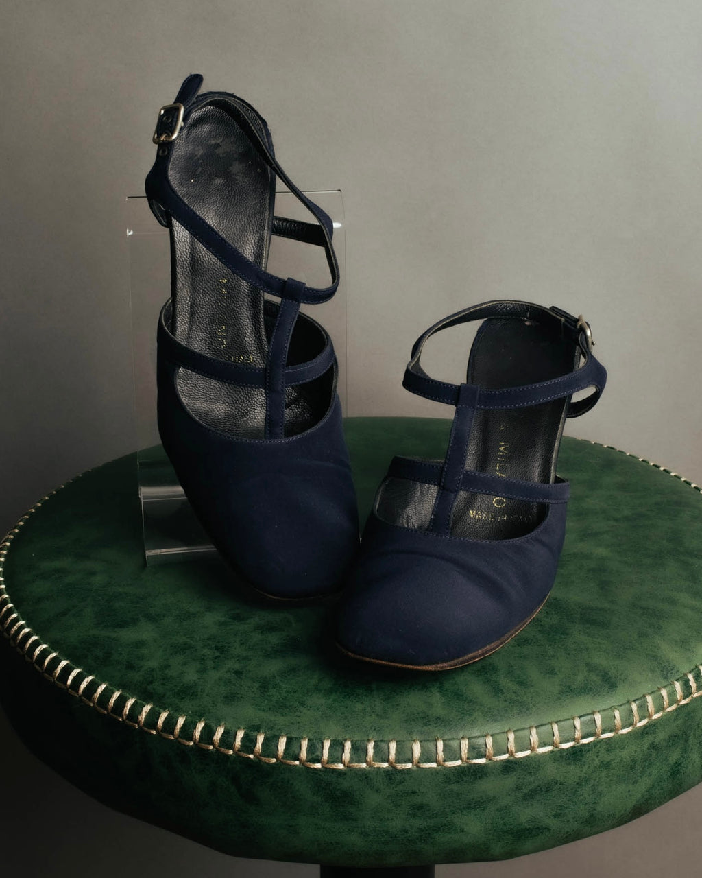 "PRADA" 90's-00's Dark navy t-strap pumps