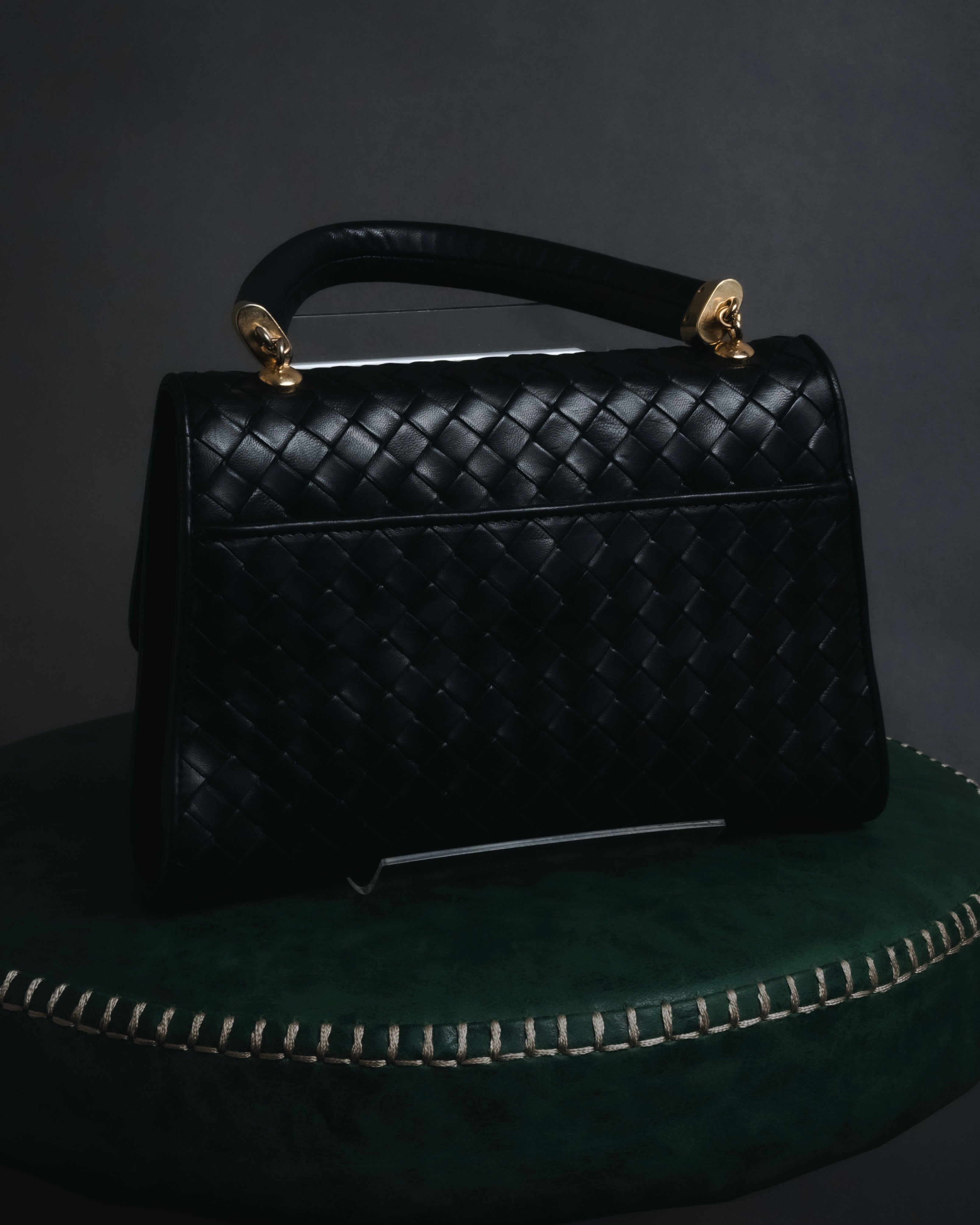 –SPECIAL– "BOTTEGA VENETA"
Late 80s–Early 90s Intrecciato trapezoid leather bag