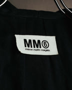 身頃内側に配された「MM⑥ maison martin margiela」表記のブランドタグ。旧表記のタグ構成を確認できるカット。