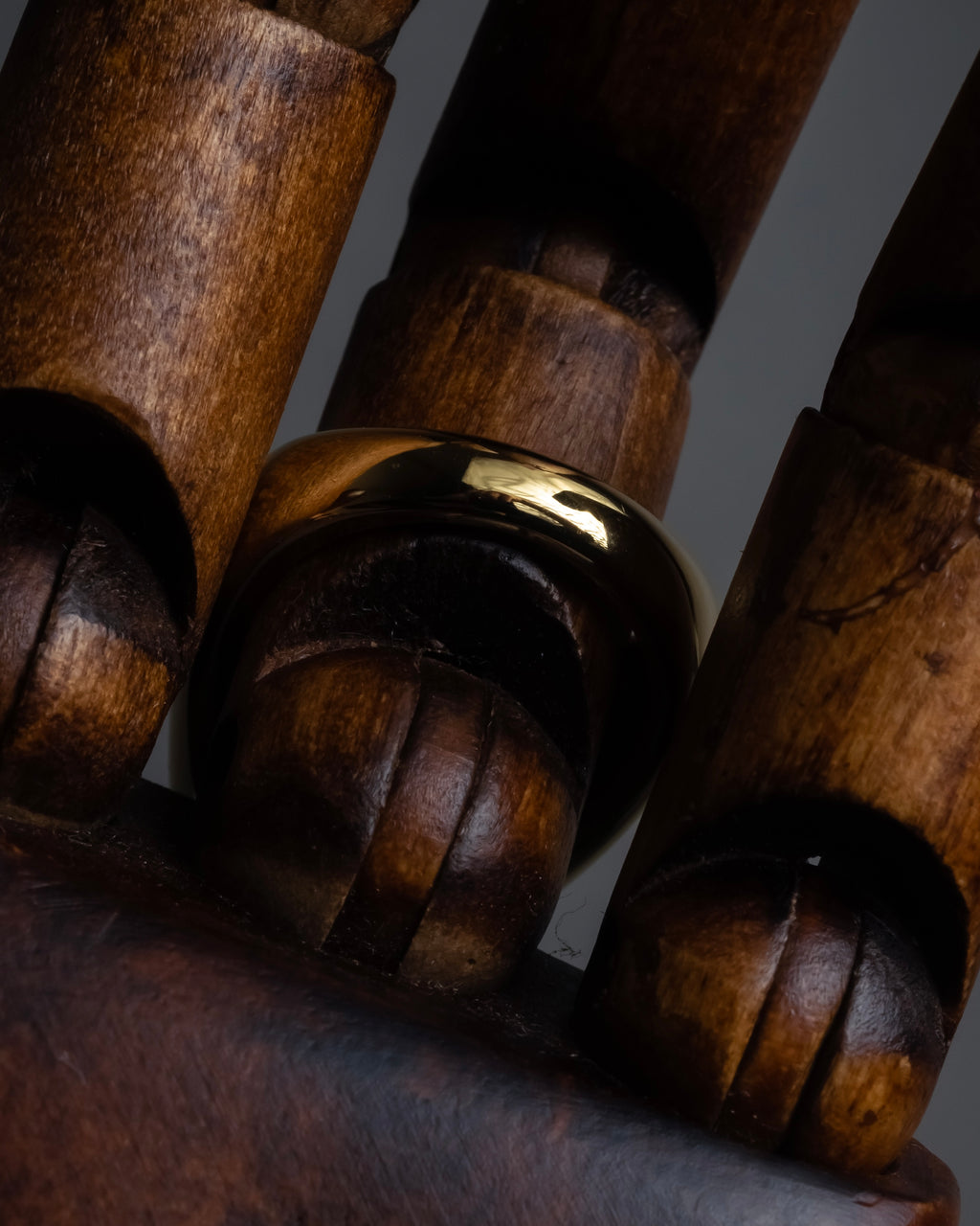 "GUCCI" Coat of arms engraved design ring