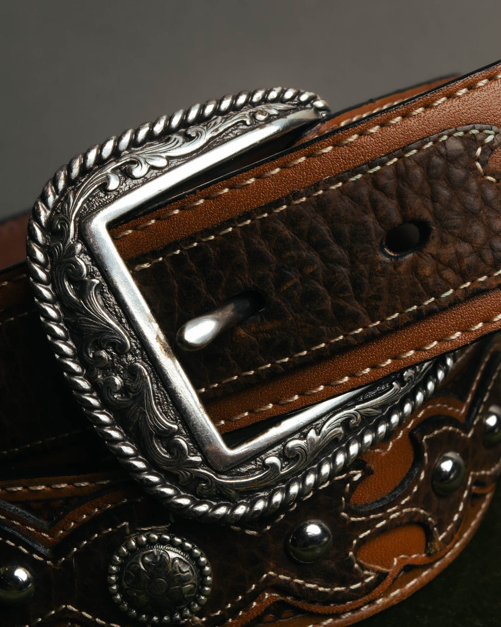 "ARIAT" 00's-10's Studded tooled leather western belt