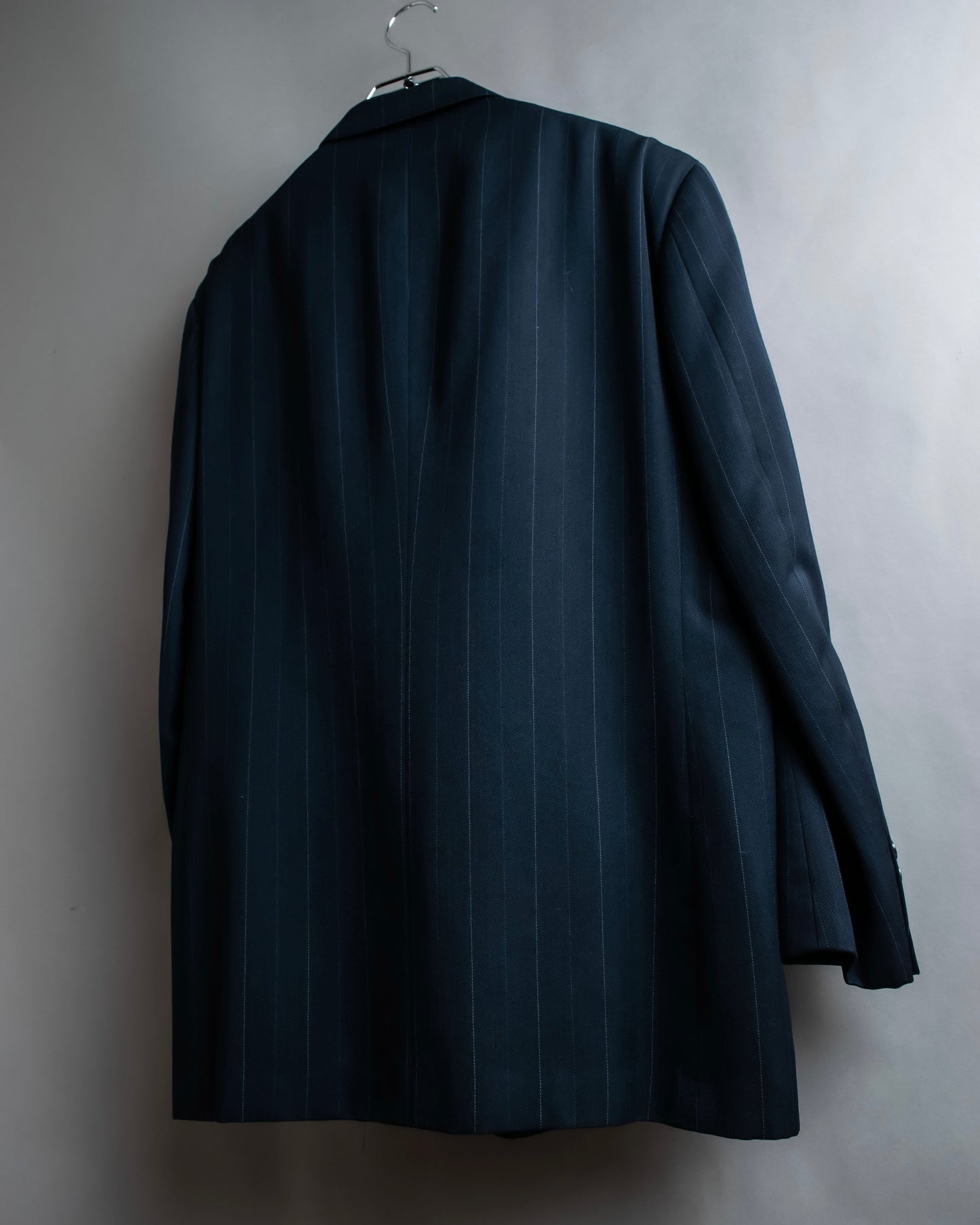 "CHRISTIAN DIOR MONSIEUR"
Fine pitch stripe pattern notch lapel tailored jacket