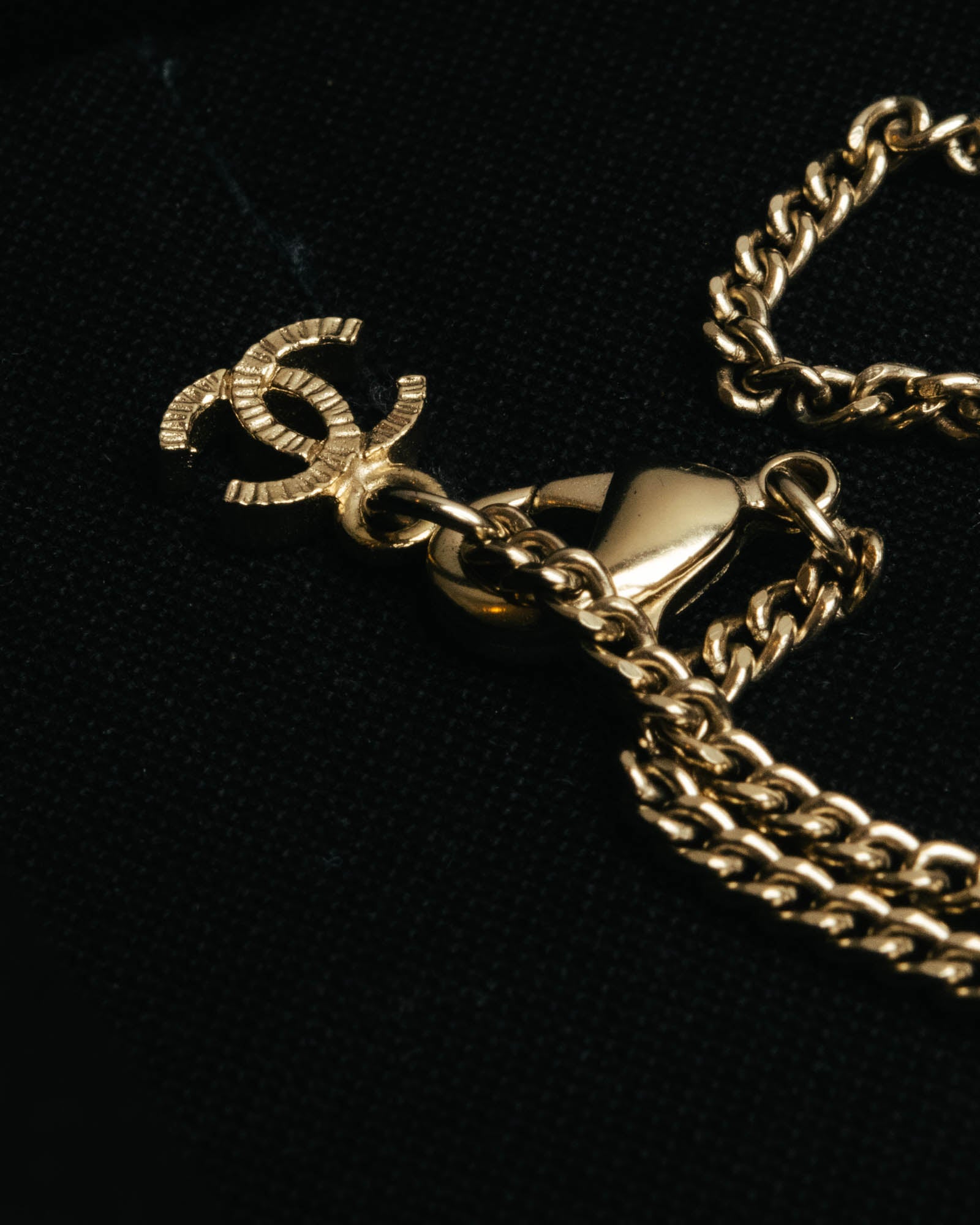 -SPECIAL- “CHANEL” 2017 Cruise Collection Pearl trimmed black pendant necklace