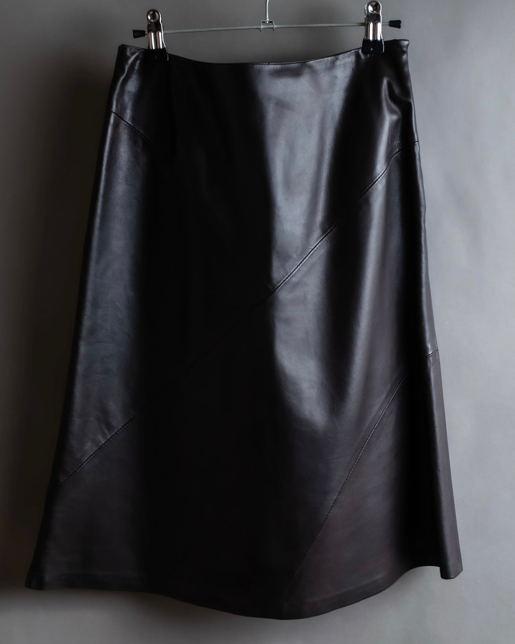"HARVEY LOGAN" Diagonal cut design lamb leather flare skirt