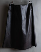 "HARVEY LOGAN" Diagonal cut design lamb leather flare skirt