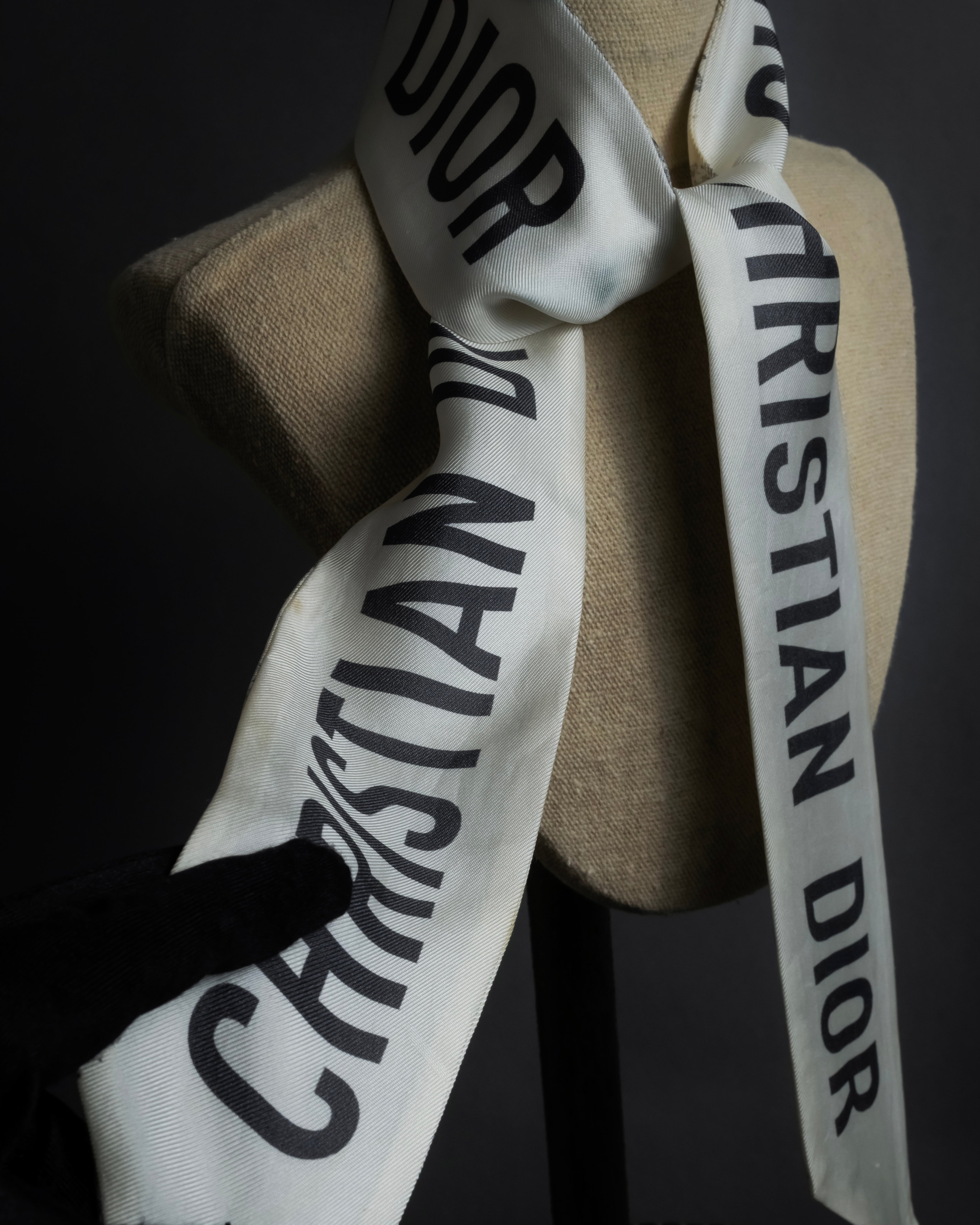 -MOOD Christmas Collection-
"Dior" Maria Grazia Chiuri Toile de Jouy motif silk scarf