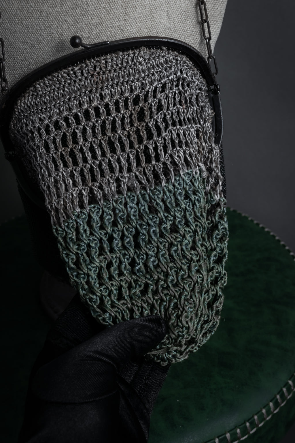 "Vintage metal mesh clasp chain shoulder bag"