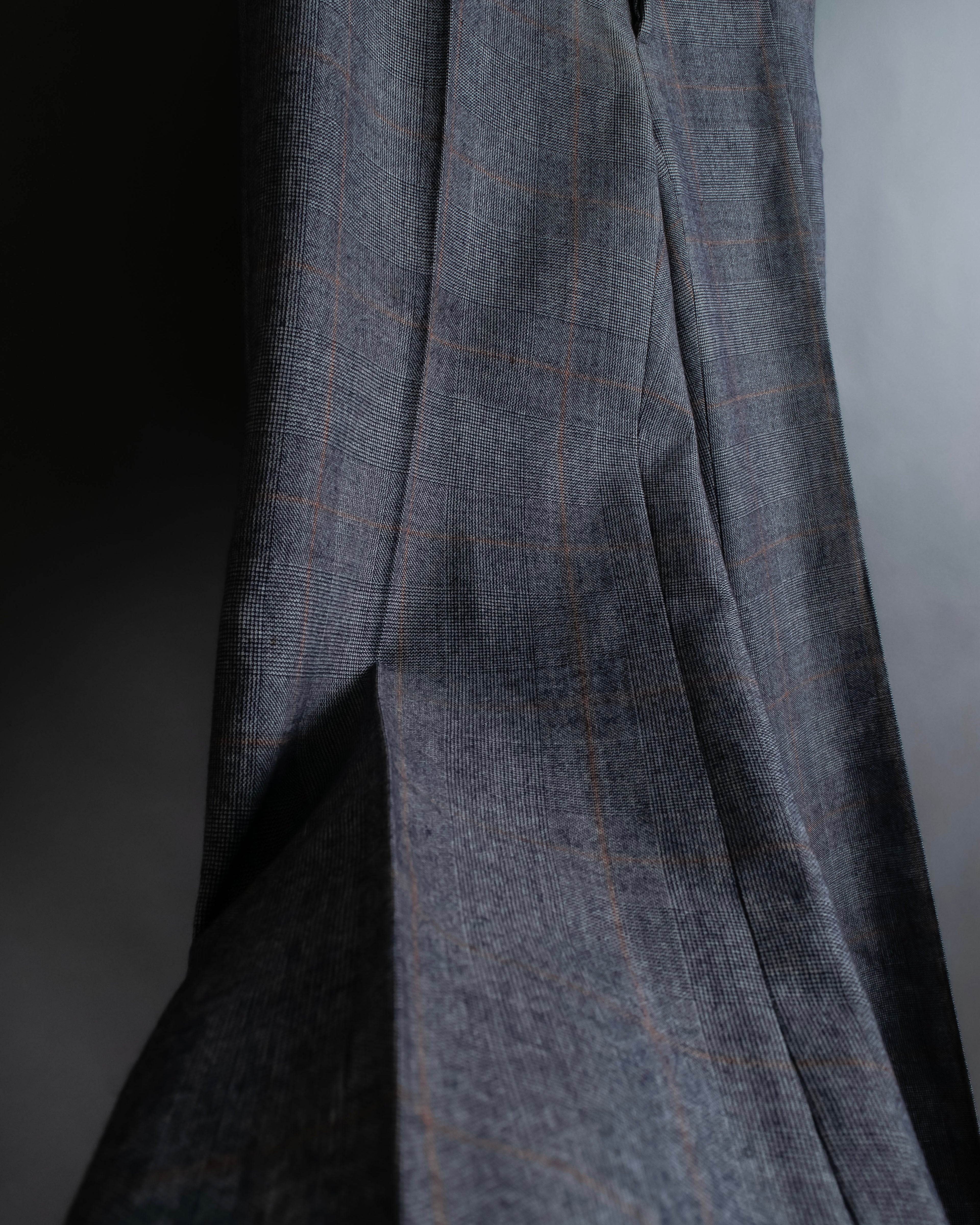 Pantalones vintage con detalle de botones, ventana de estampado a cuadros