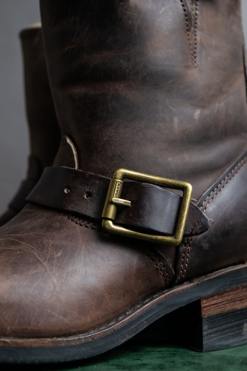 "COACH×FRYE" Brass buckle design shearling lined biker boots