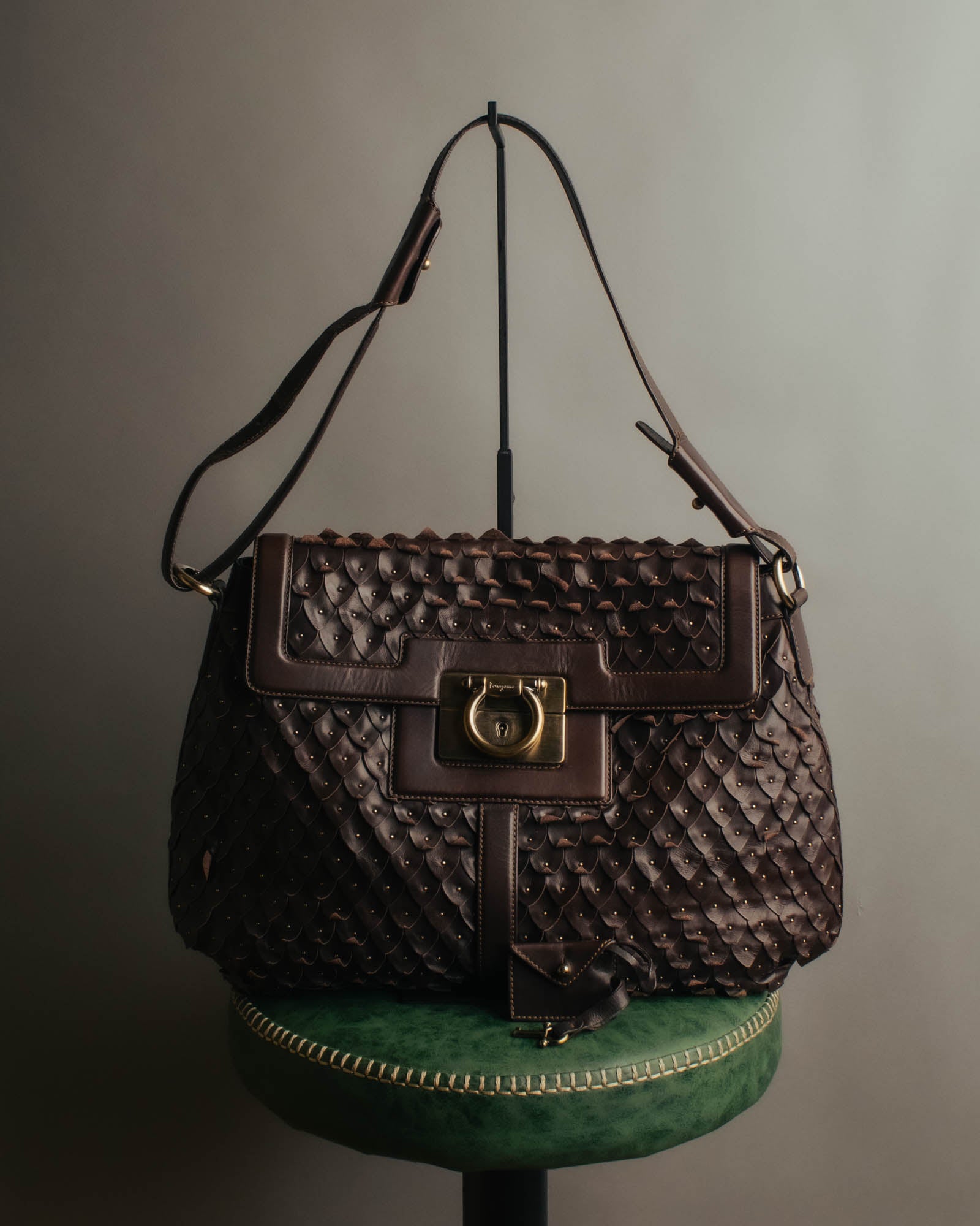 -SPECIAL- “Salvatore Ferragamo” 00’s-10’s Leather scale appliqué gancini shoulder bag