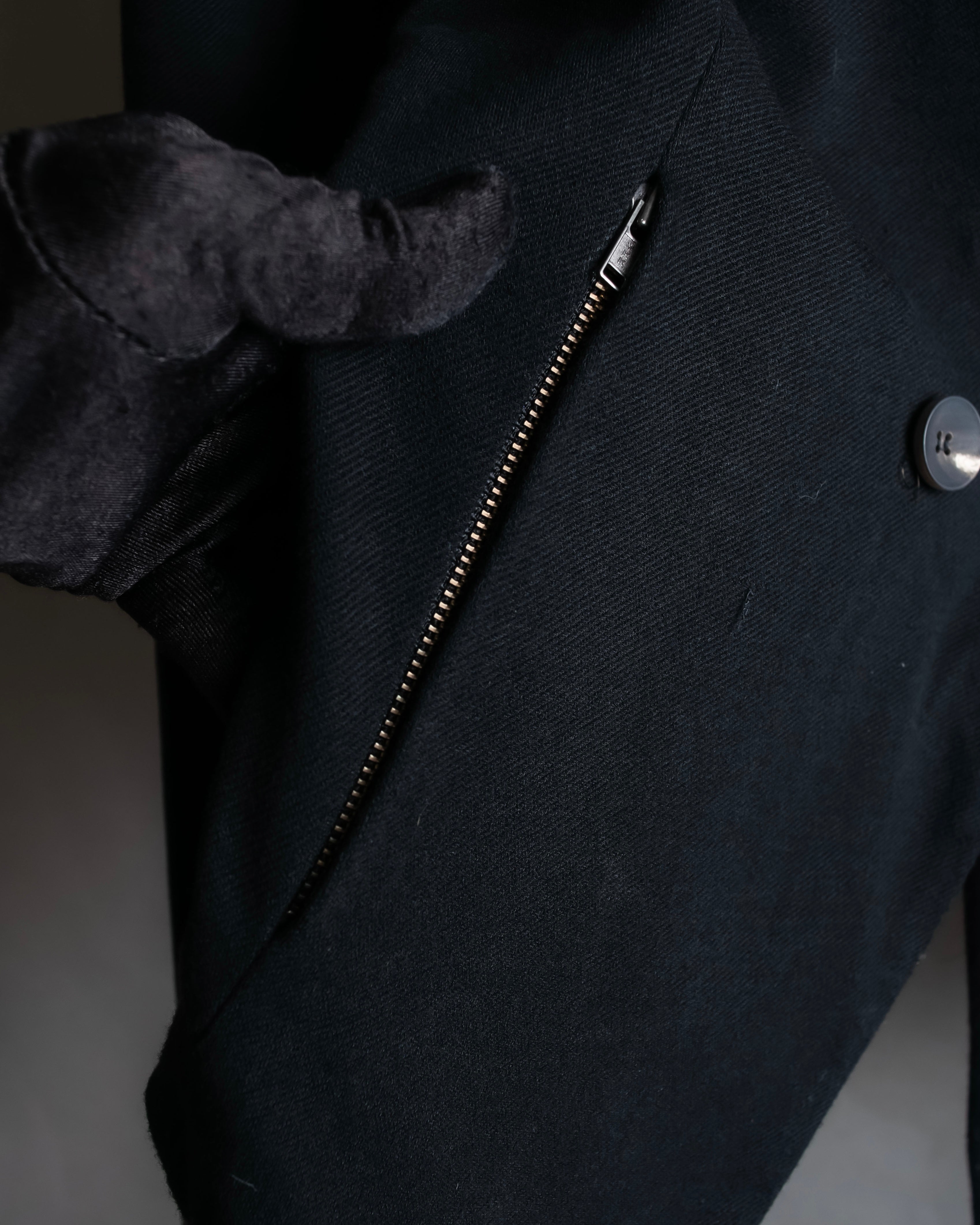 "HELMUT LANG" Zipper design sharp angle cutaway jacket