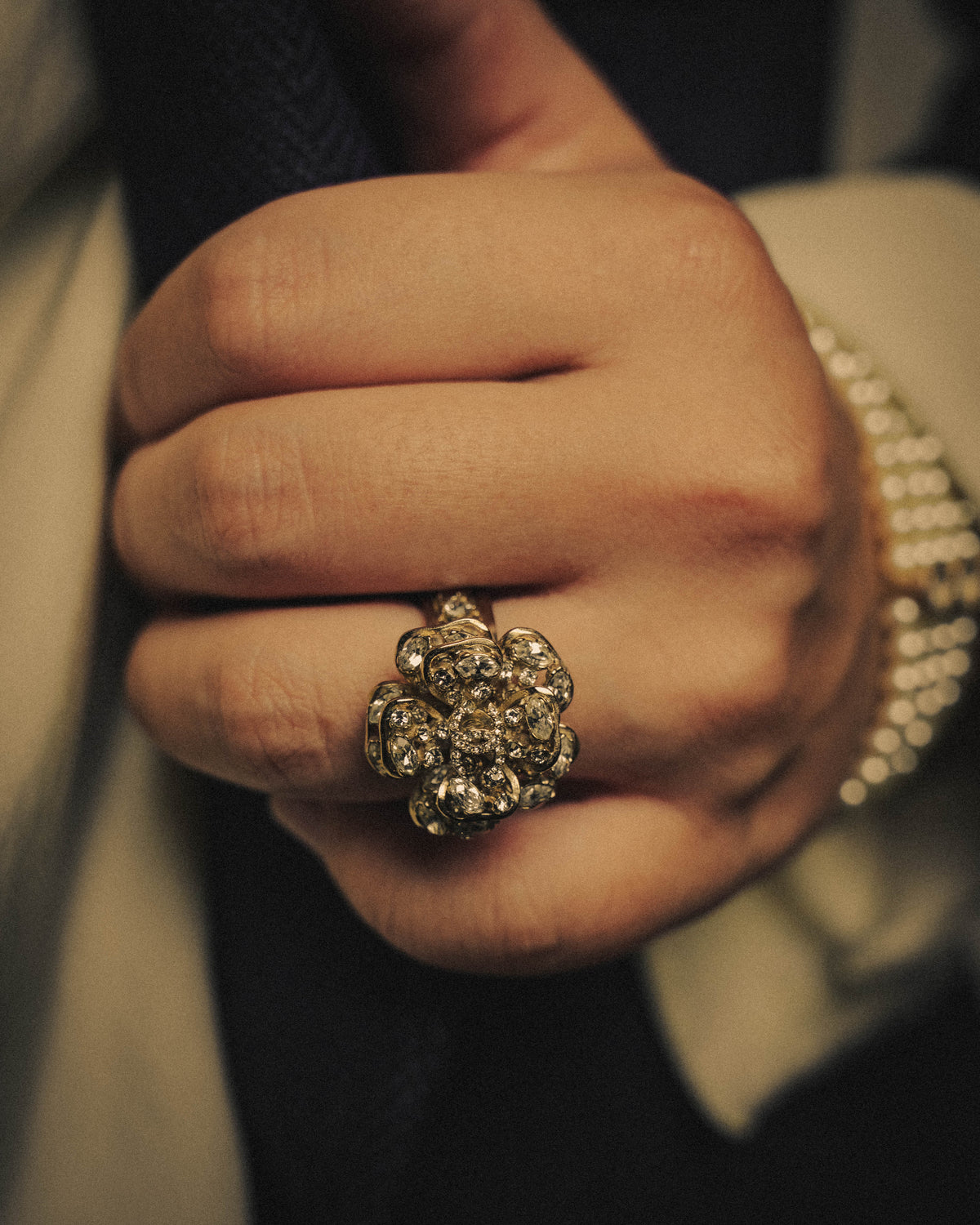 -SPDCIAL- “CHANEL” 99AW Repeated logo oval medallion ring