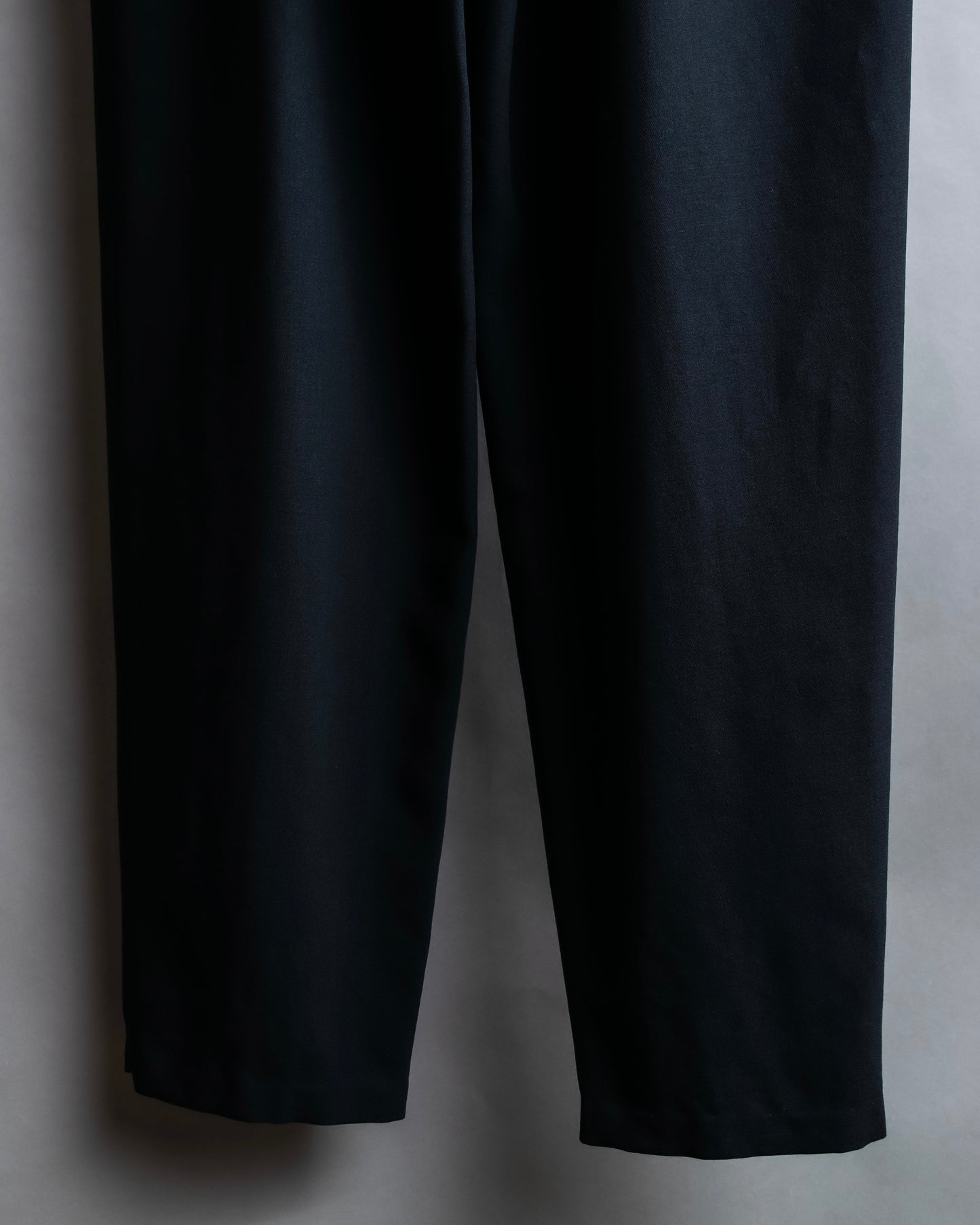 "TOKUKO 1er VOL" Side button fastener design high waist tapered slacks