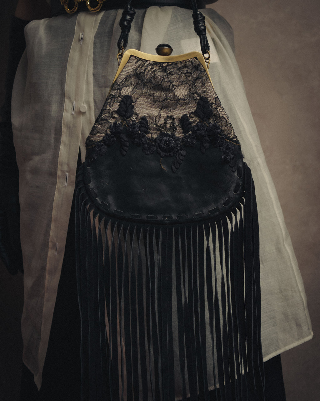 -SPECIAL- “VALENTINO GARAVANI” 2014-2016 lace embellished fringe frame bag