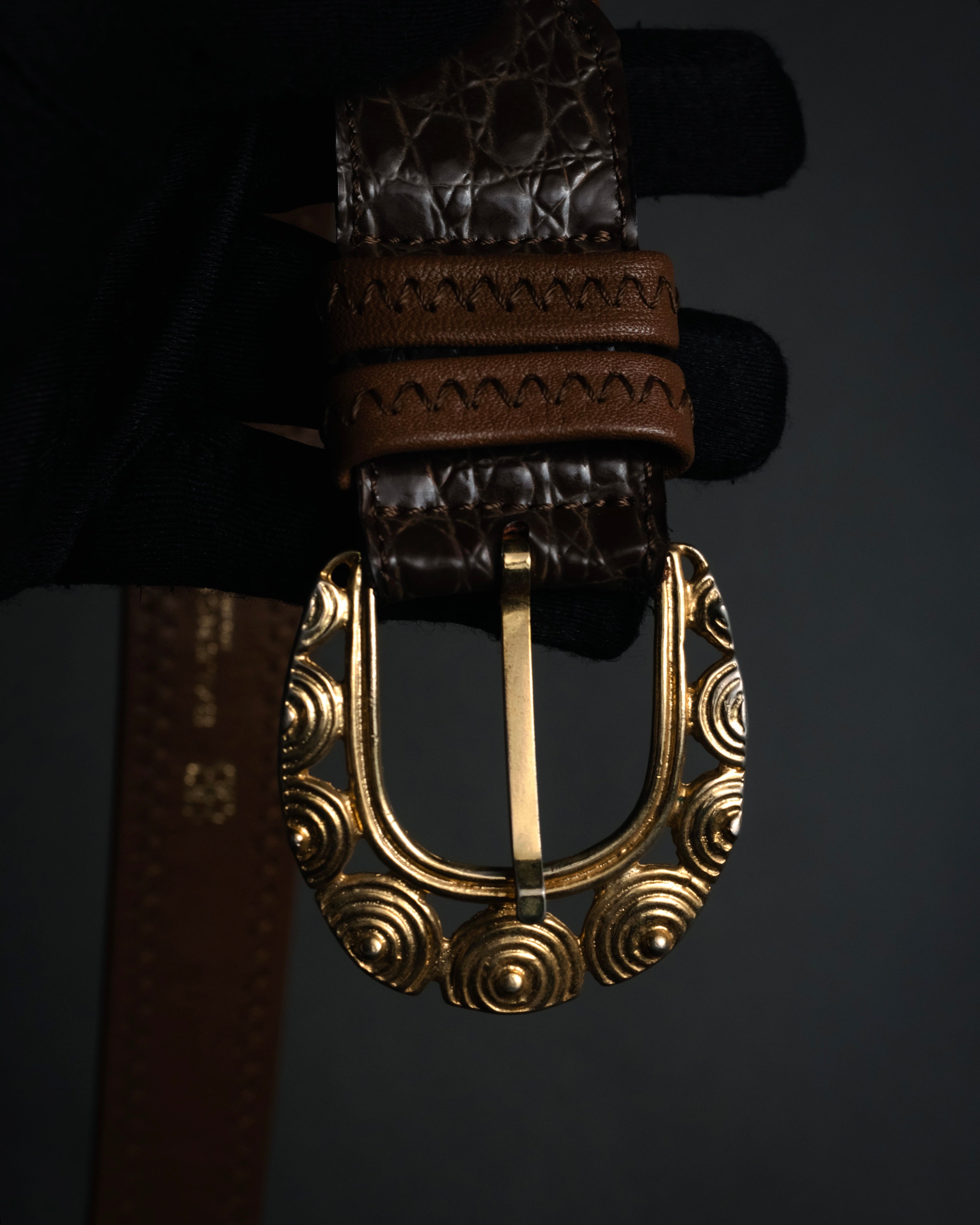 “BALENCIAGA” 2018’s- Archive-inspired spiral buckle belt