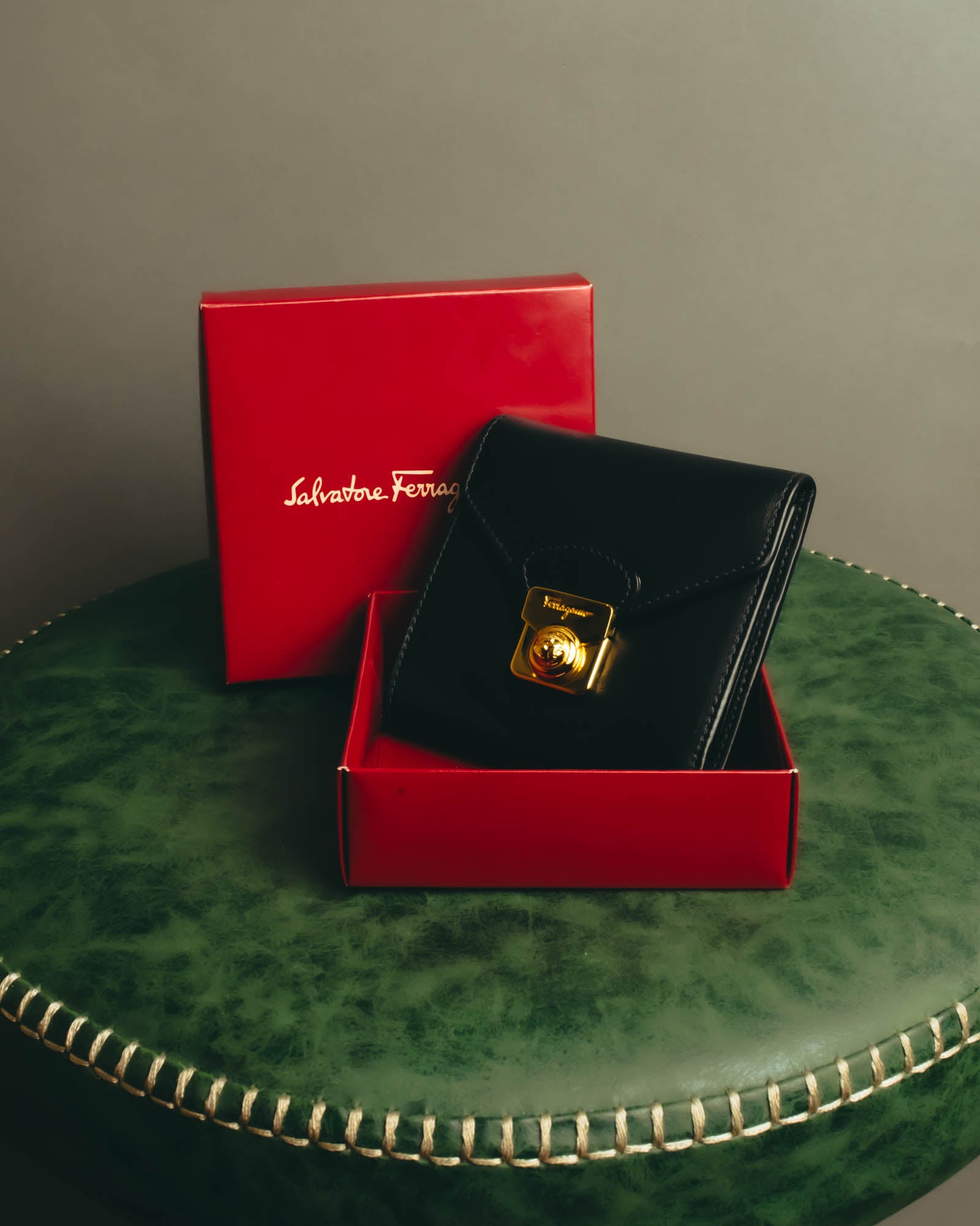 "Salvatore Ferragamo" 80's-90's Classic calf leather wallet