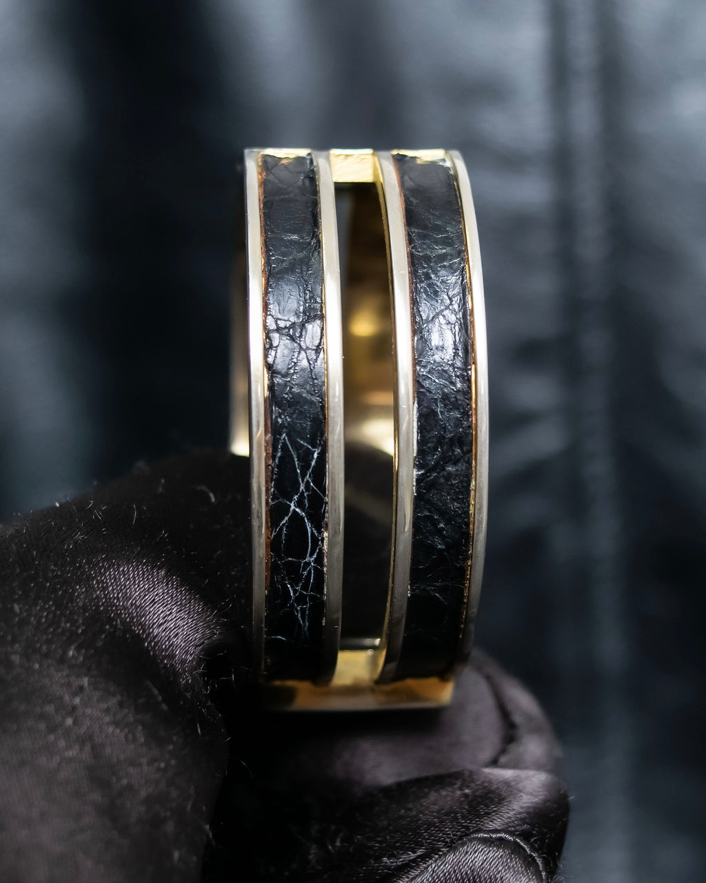 “LOEWE” Double circle stone designed gold bangle