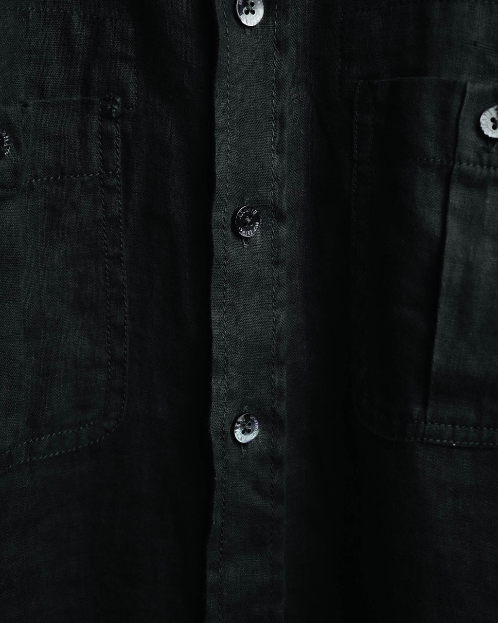 -MOOD MILLÉSIMES- 00’s black linen epaulet half-sleeve shirt by “ARMANI COLLEZIONI”