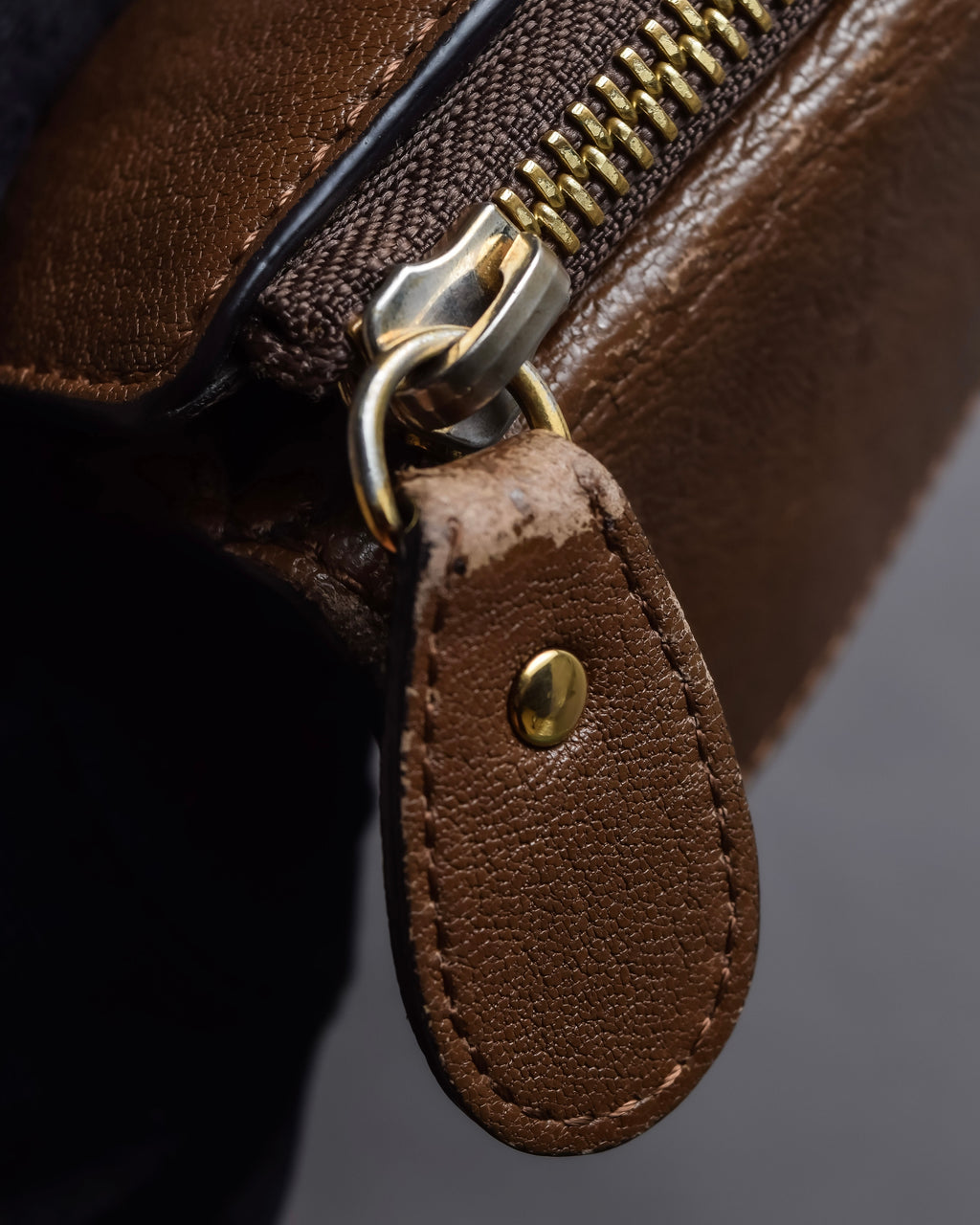 "Chloe" Fleur motif design leather long wallet