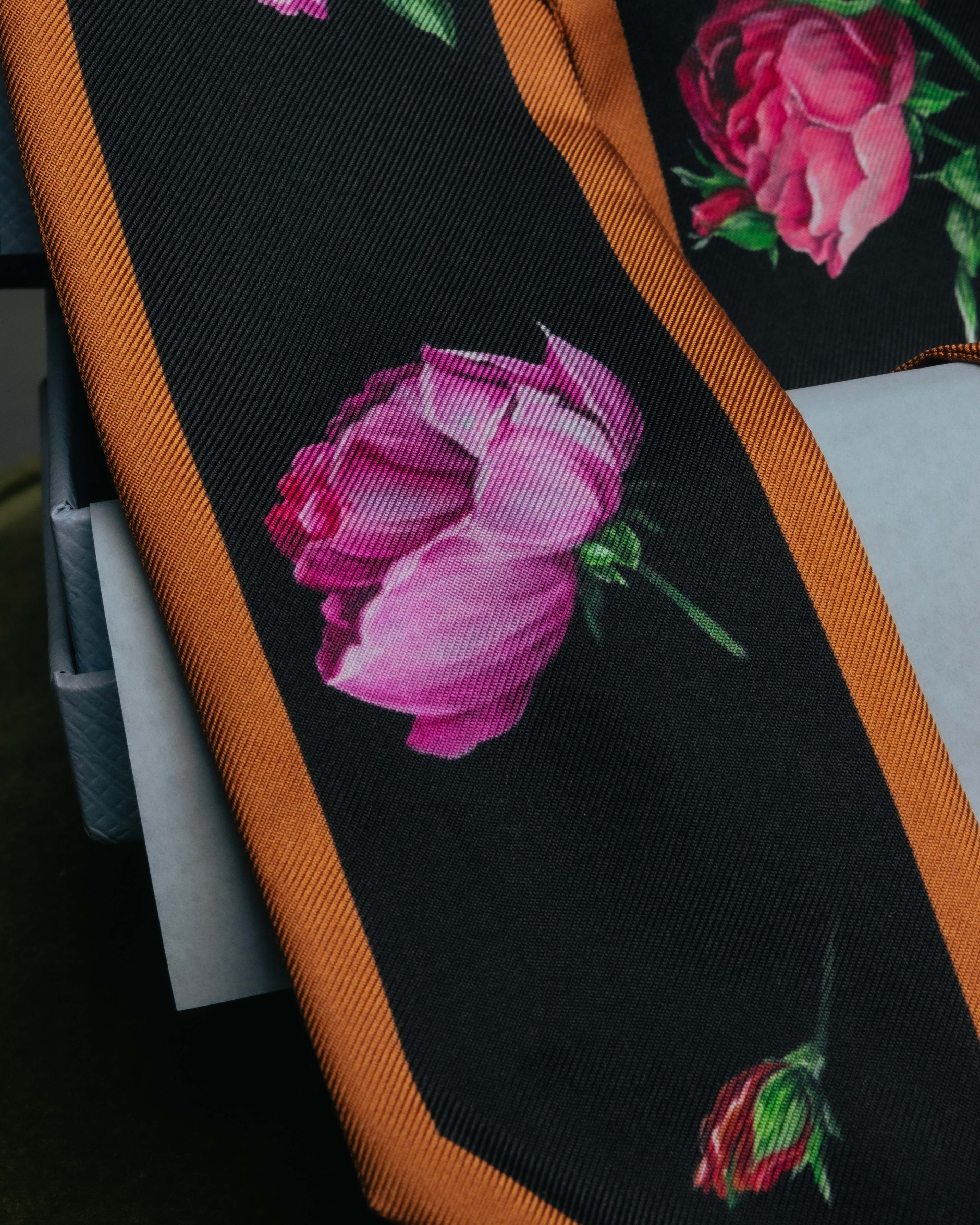"PRADA" 2020's Floral silk skinny scarf