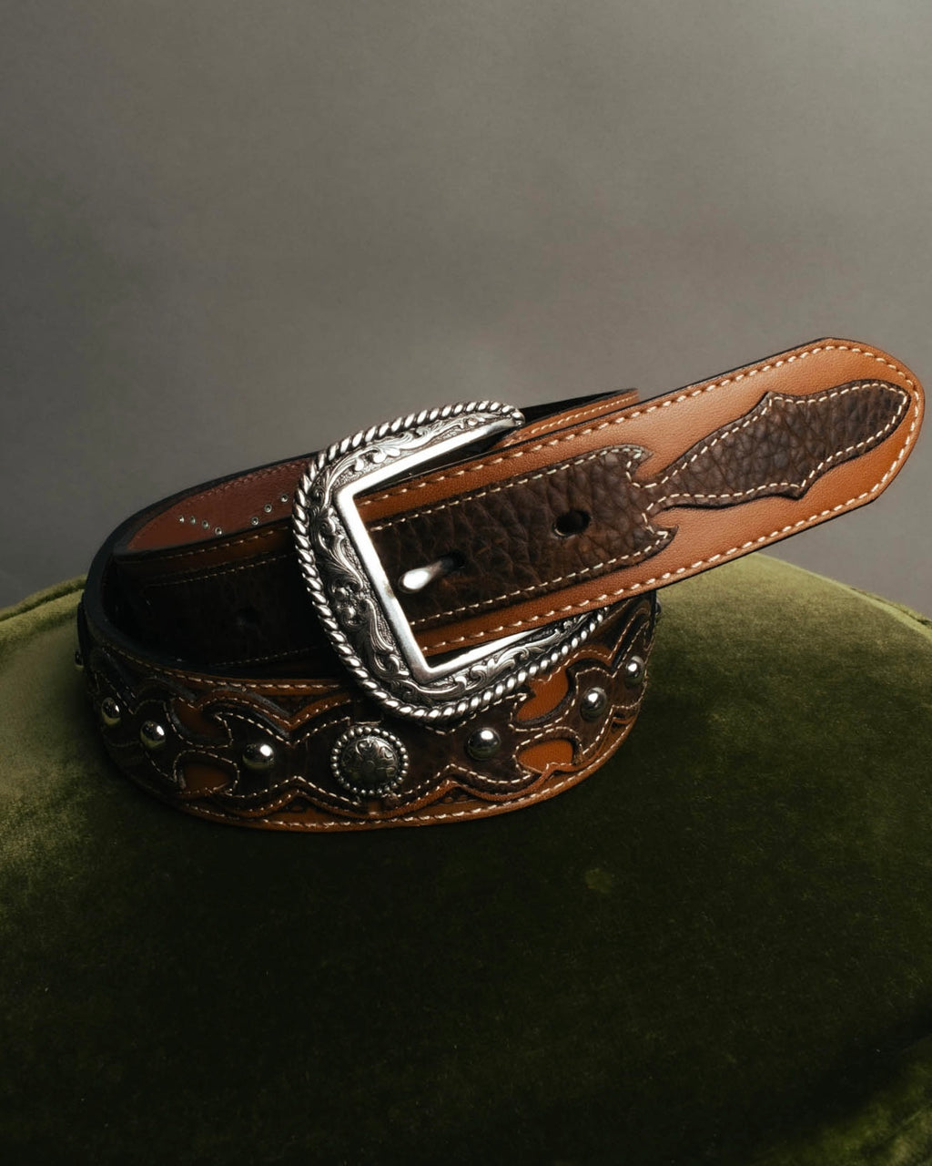 "ARIAT" 00's-10's Studded tooled leather western belt