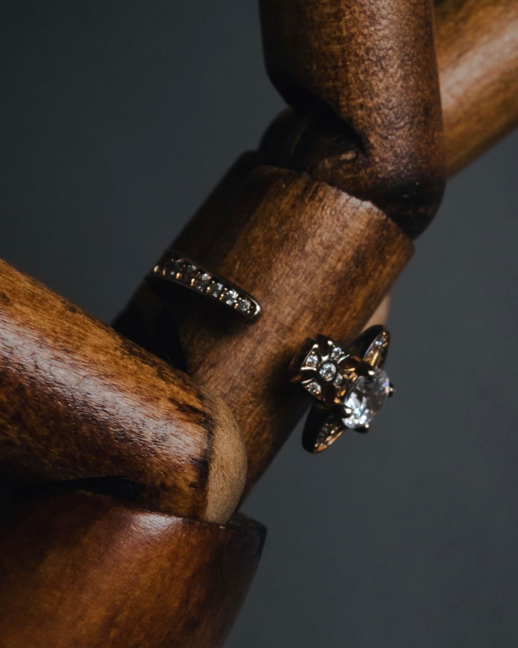 "Vivienne Westwood" Iconic orb motif open band ring