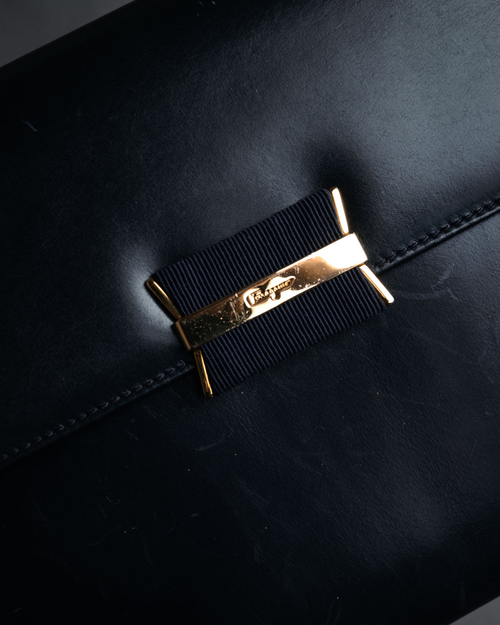 “Salvatore Ferragamo” 90’s Vara ribbon box calf shoulder bag