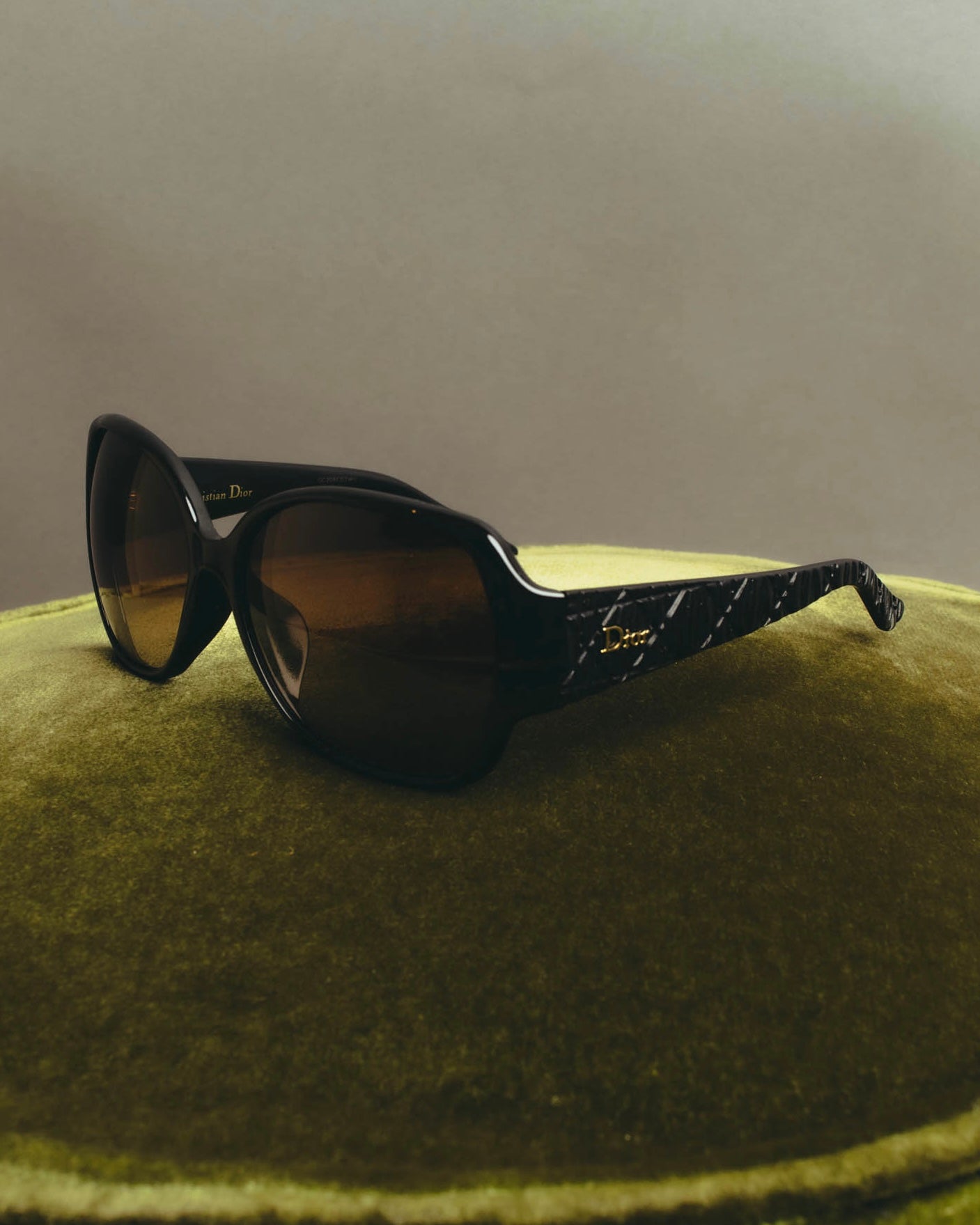 "Christian Dior" 10's Oversized quilted temple sunglasses