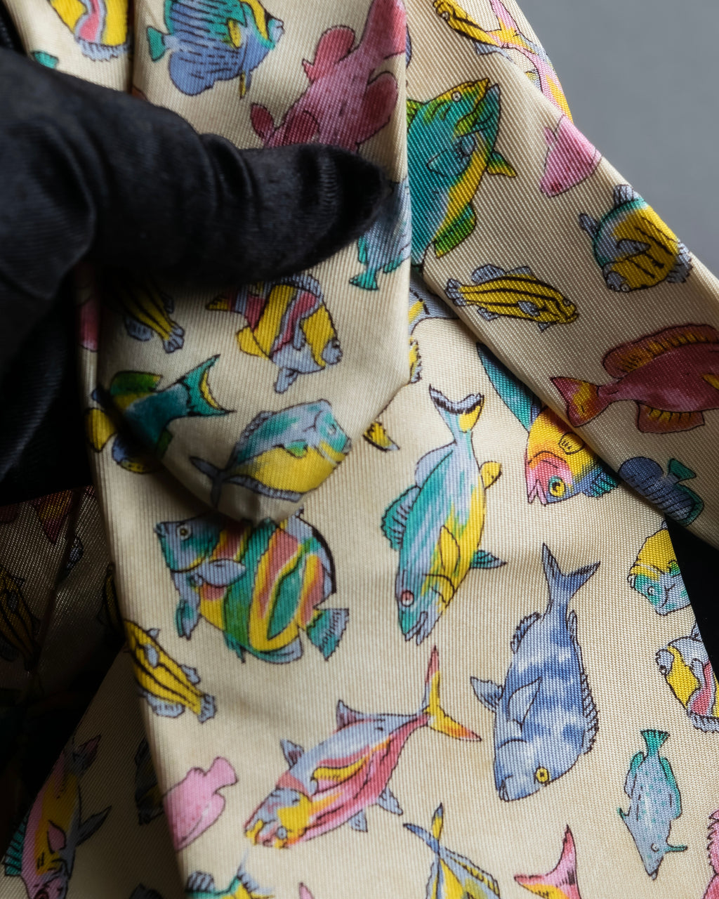 "GUCCI" Colorful fish motif silk neck tie
