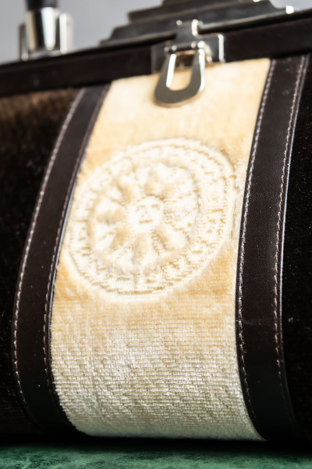 "Roberta Di Camerino"
 Velvet combination design hand bag