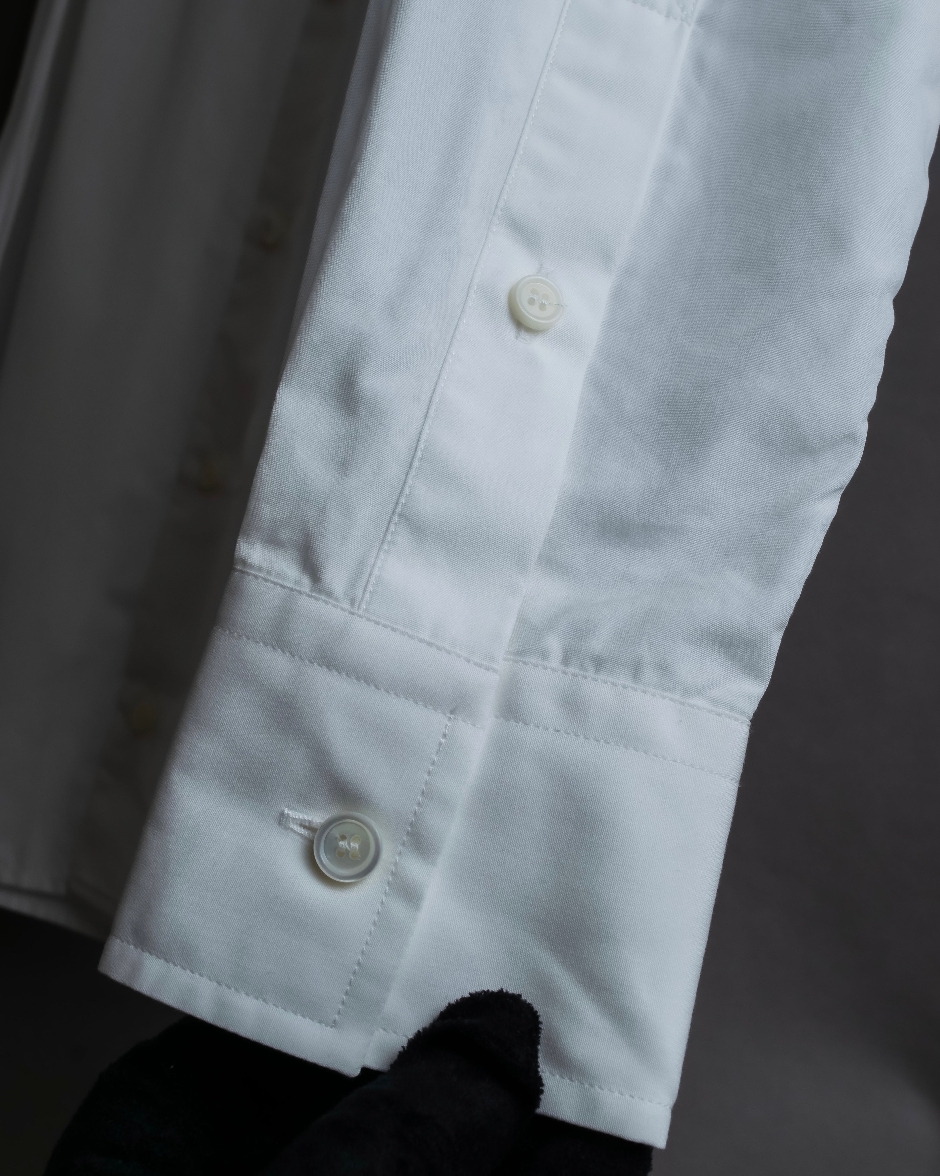 "BURBERRY" Wide collar embroidered emblem white shirt
