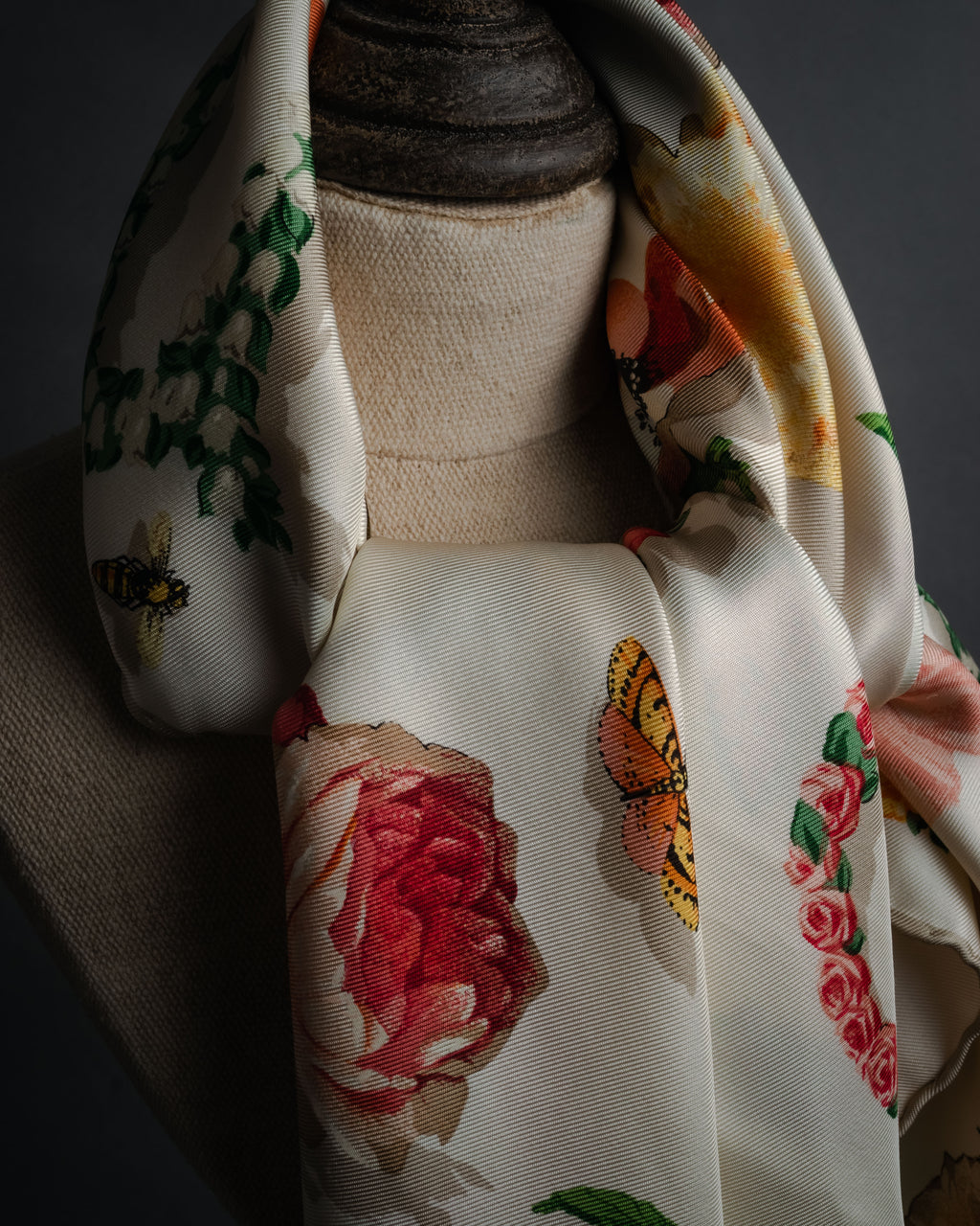 “GUCCI” 80’s-90’s Floral logo silk scarf