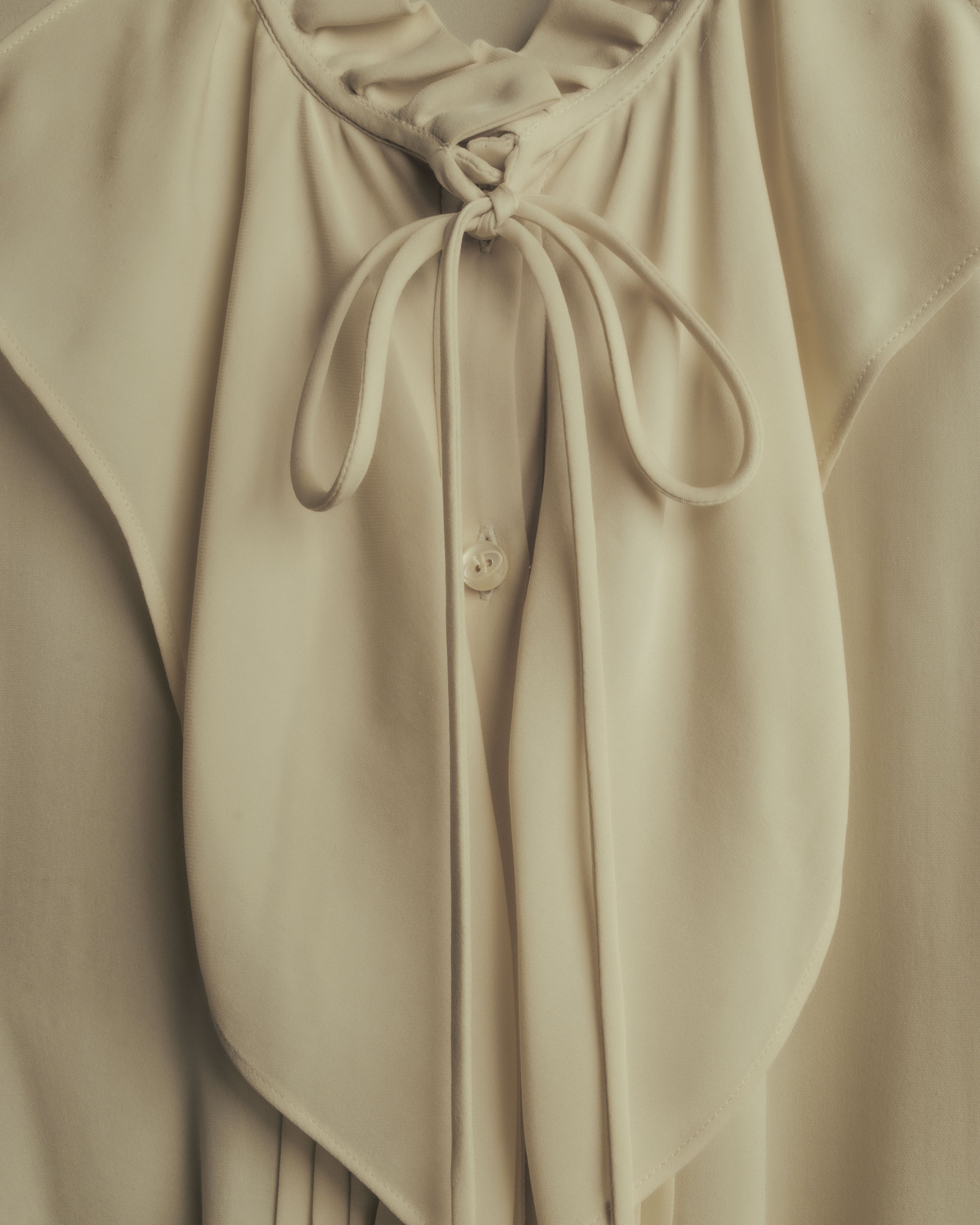 -SPECIAL- “VALENTINO” 1998-2008 Silk ruffled lace bow blouse