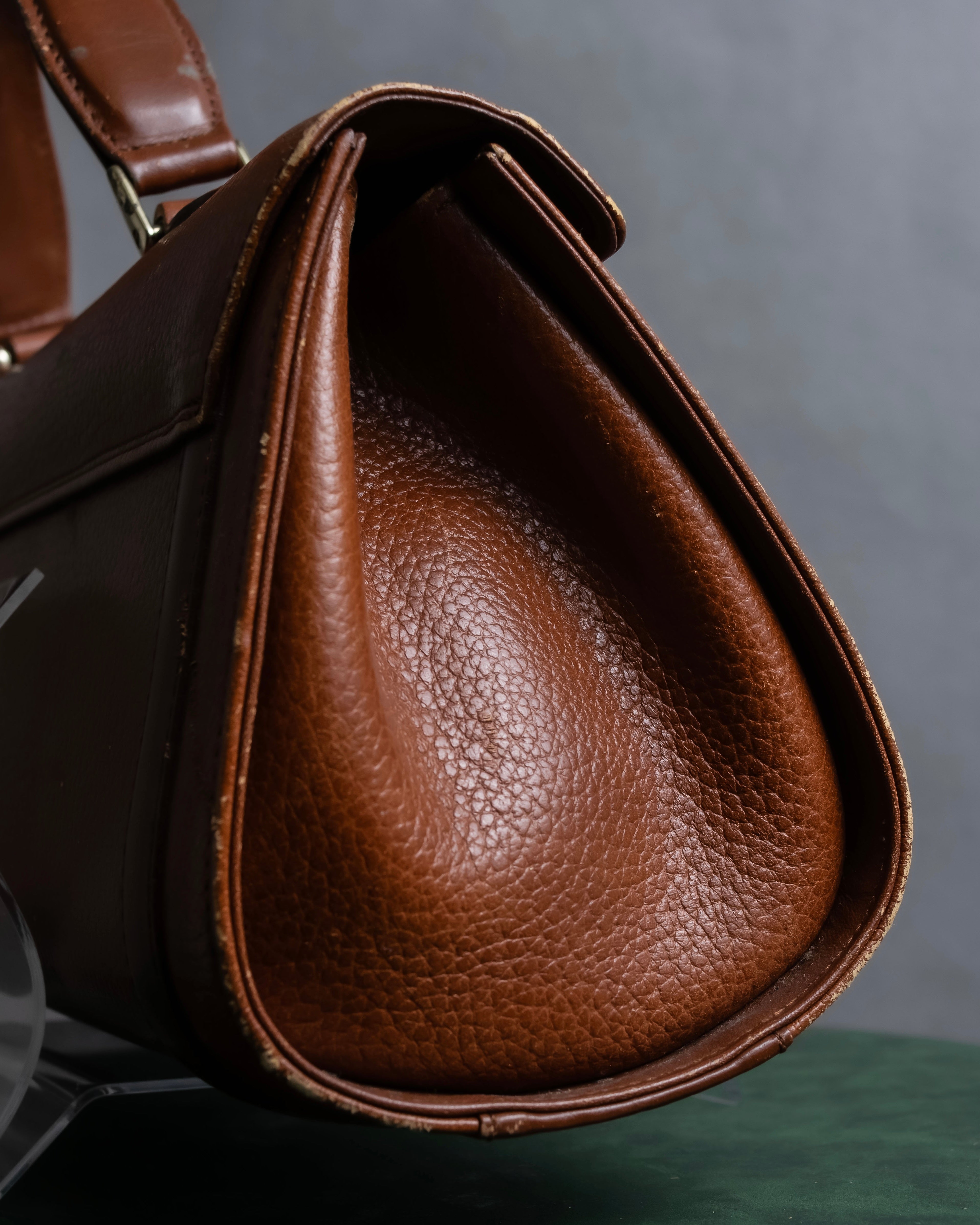 "BURBERRYS" Horizontally shaped brown leather one-handle bag